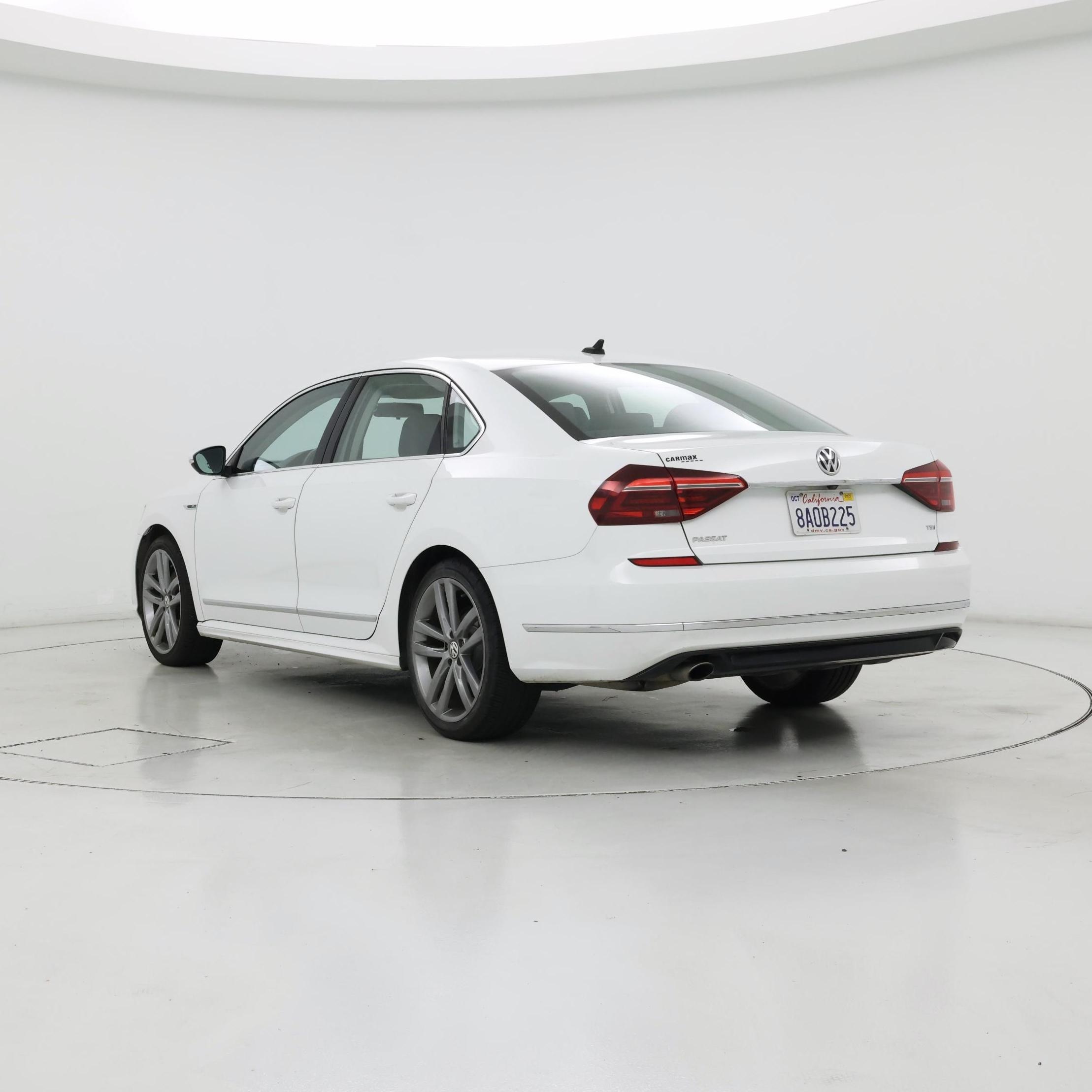 Thumbnail: 2017 Volkswagen Passat - 2