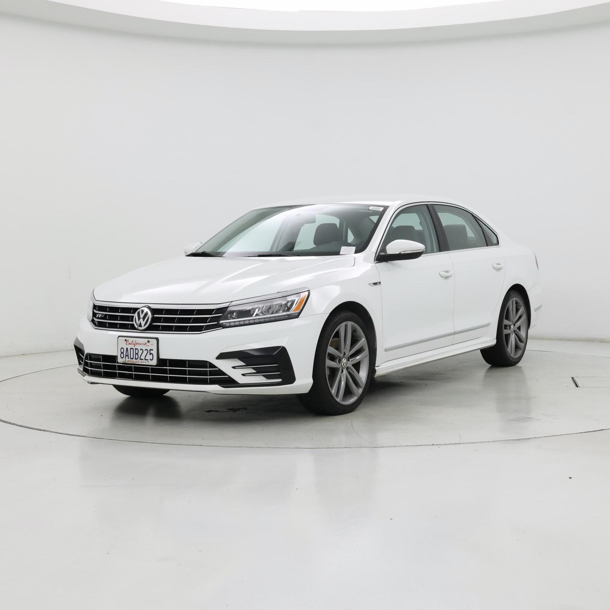 Thumbnail: 2017 Volkswagen Passat - 4