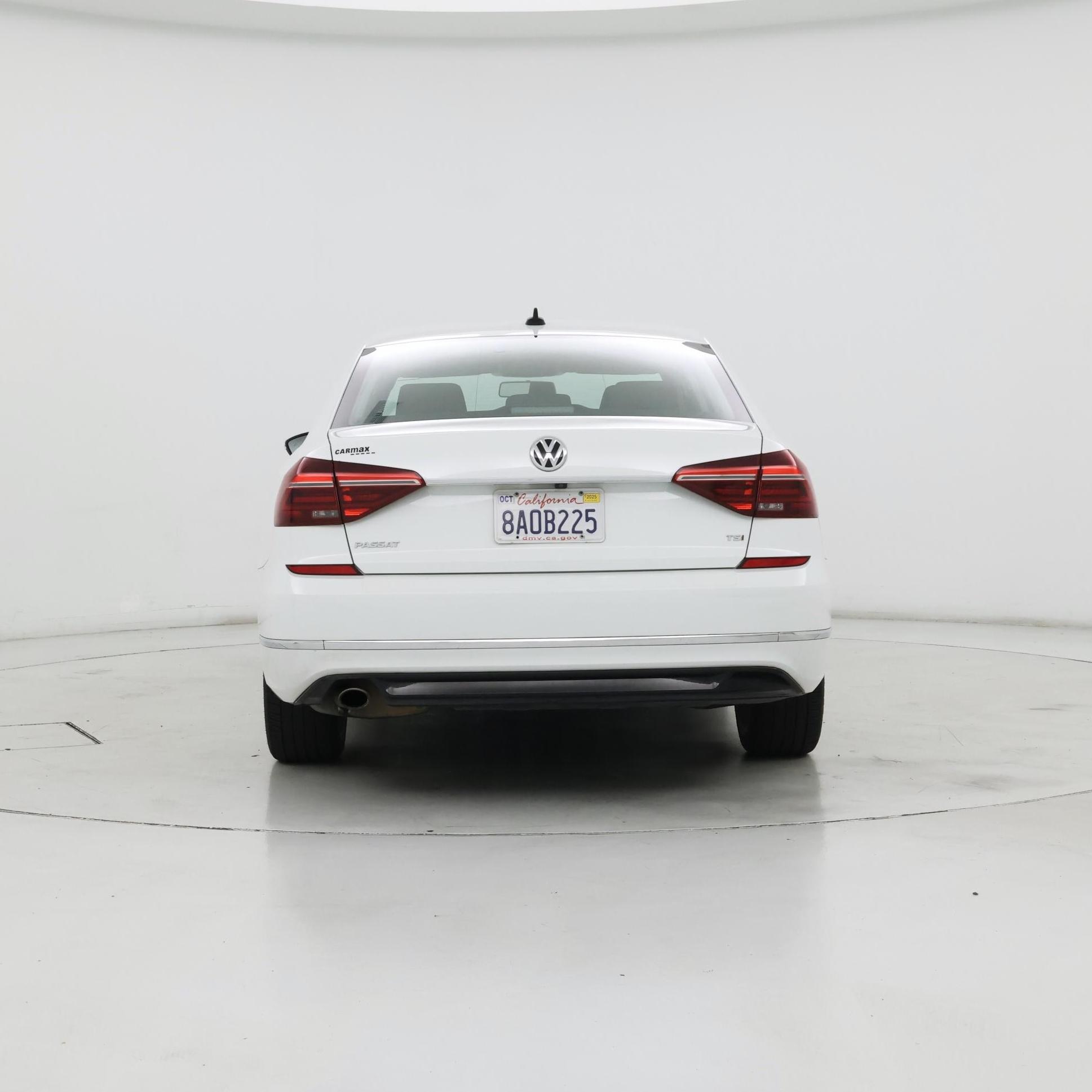 Thumbnail: 2017 Volkswagen Passat - 6