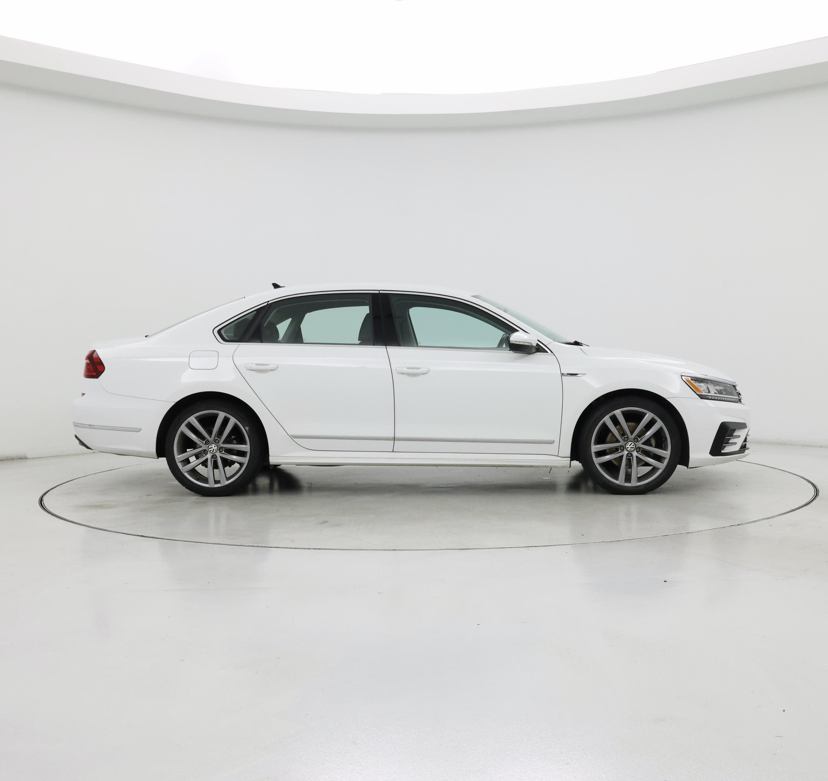 Thumbnail: 2017 Volkswagen Passat - 7
