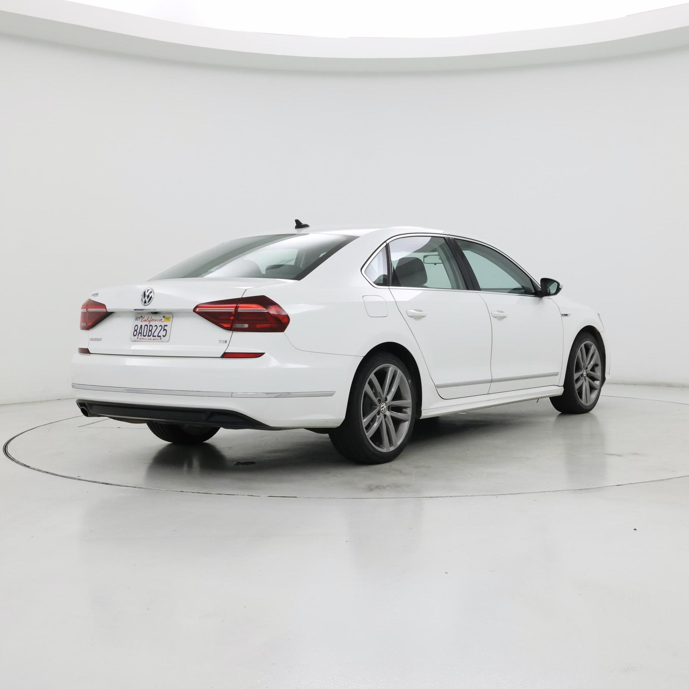 Thumbnail: 2017 Volkswagen Passat - 8