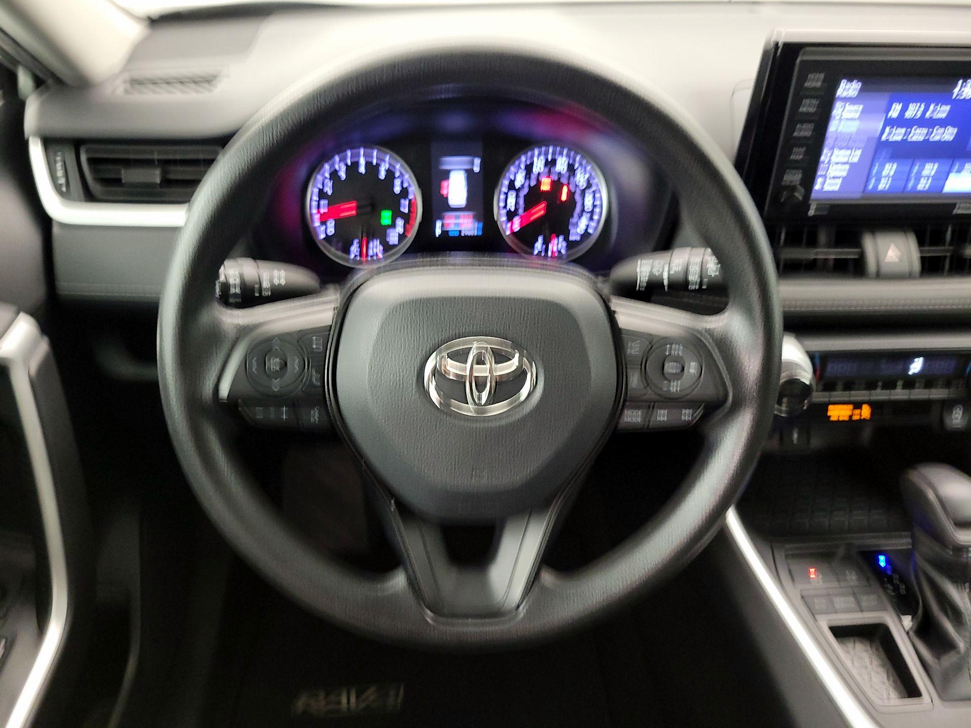 Thumbnail: 2020 Toyota RAV4 - 10