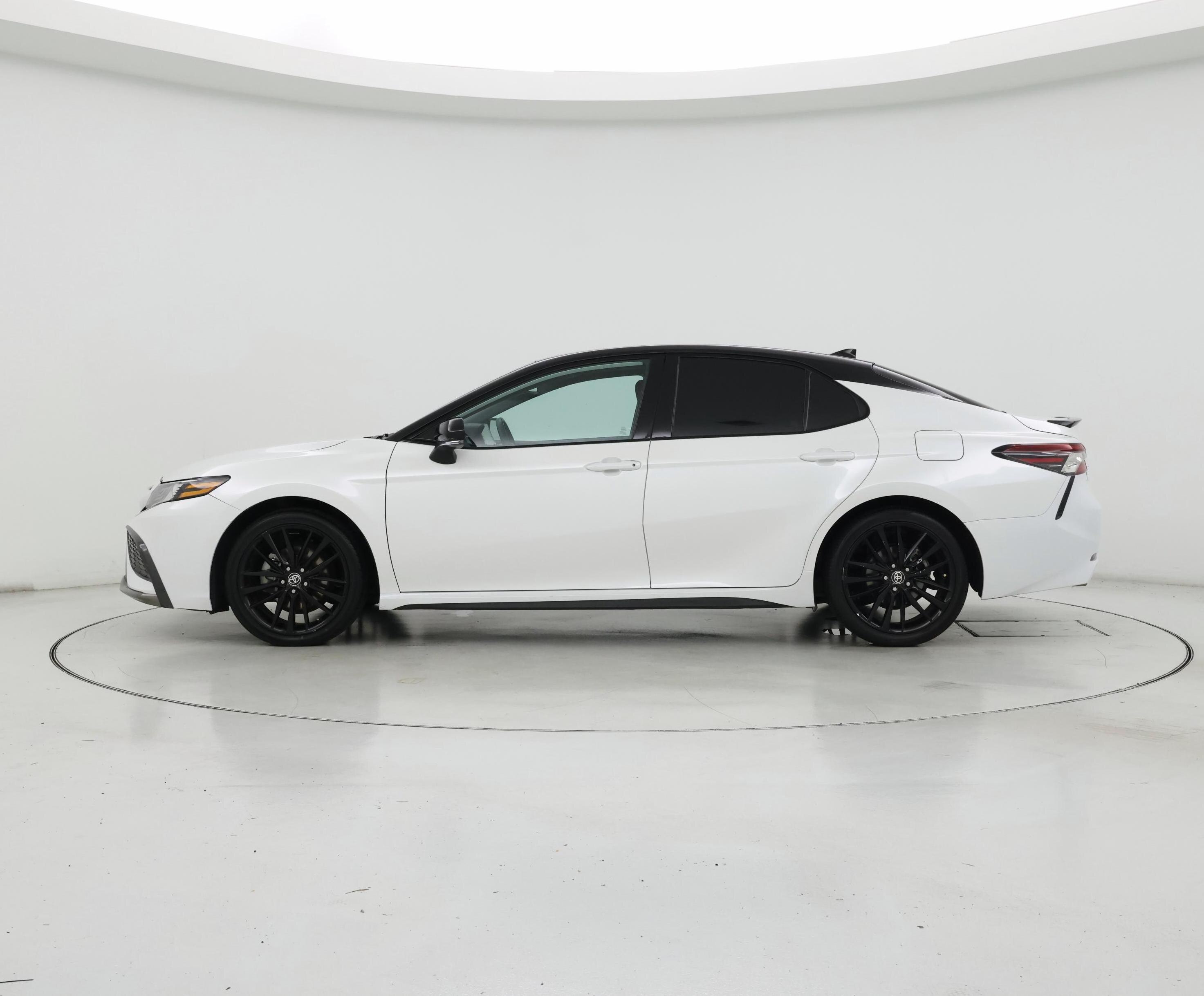 Thumbnail: 2021 Toyota Camry - 3