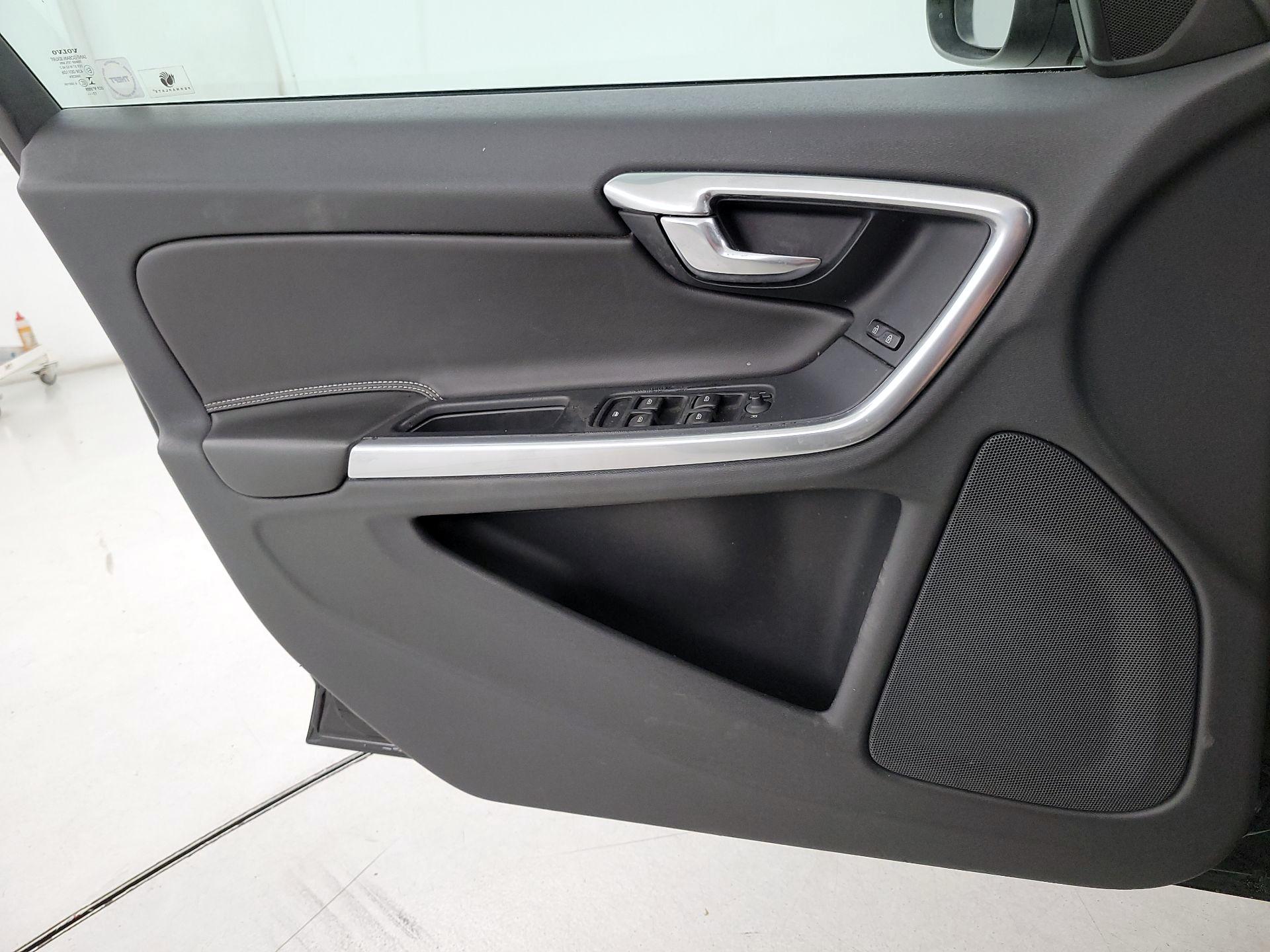 Thumbnail: 2015 Volvo S60 - 12