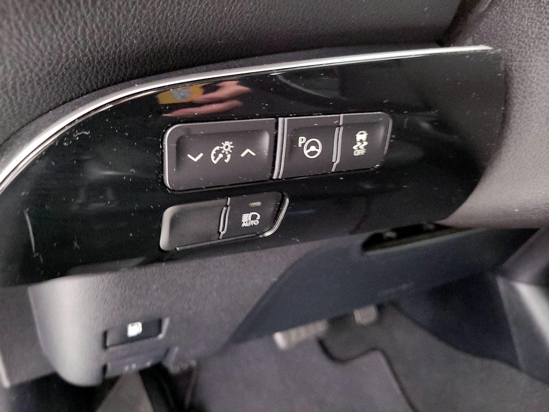 Thumbnail: 2021 Toyota Prius - 13