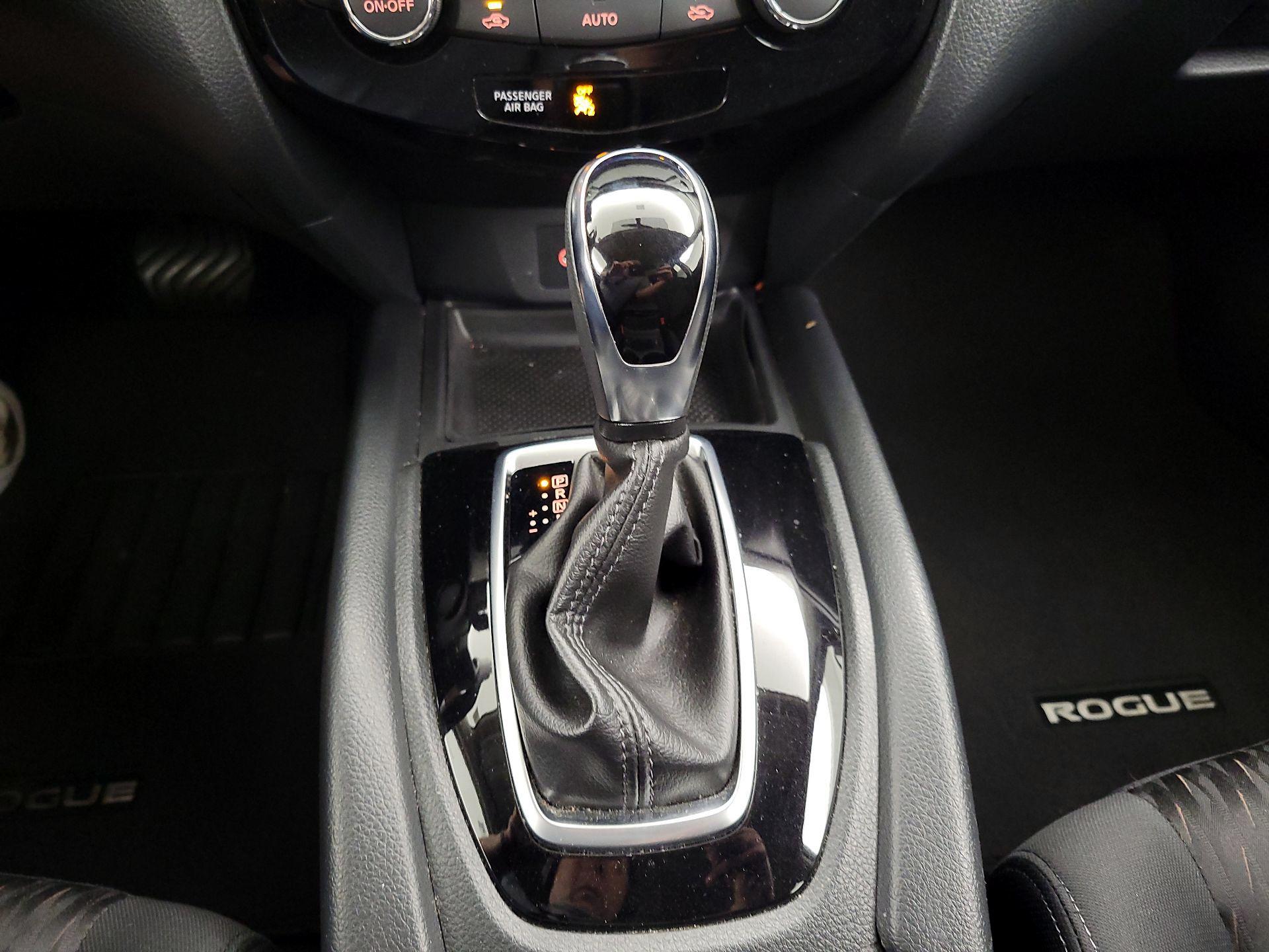 Thumbnail: 2018 Nissan Rogue - 17