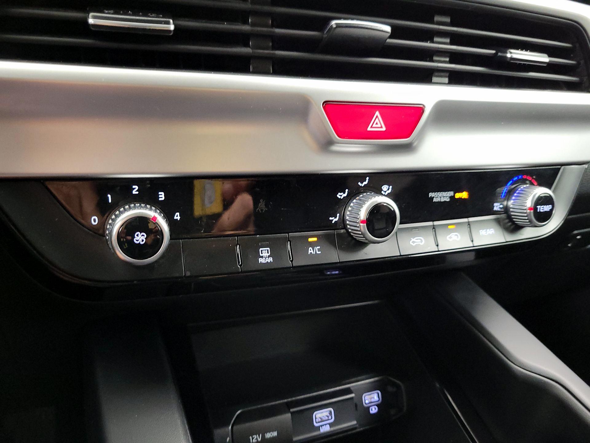 Thumbnail: 2020 Kia Telluride - 16