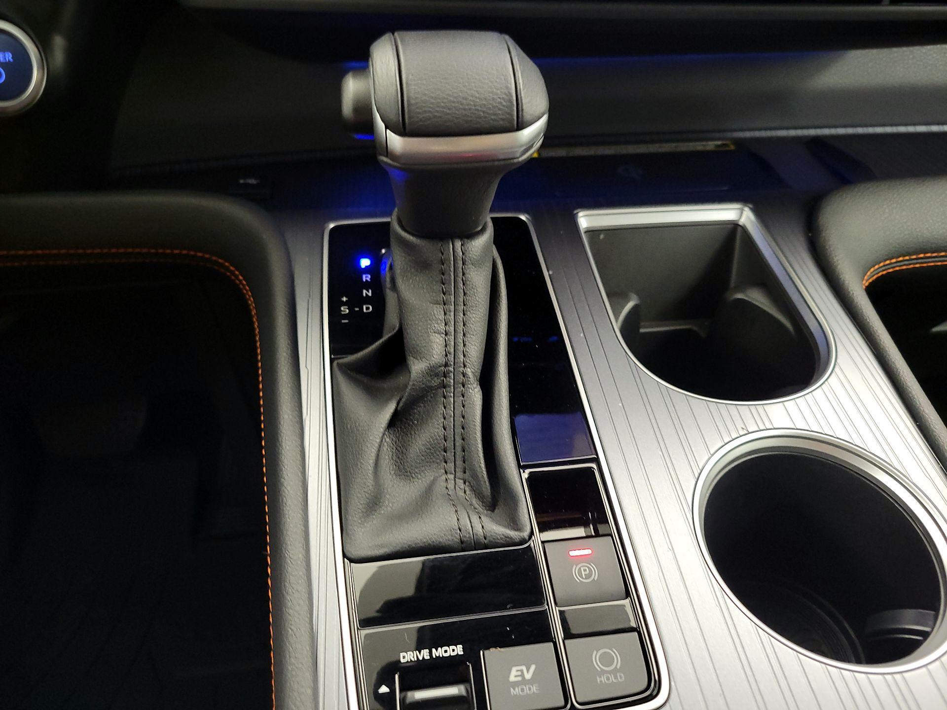 Thumbnail: 2024 Toyota Sienna - 18