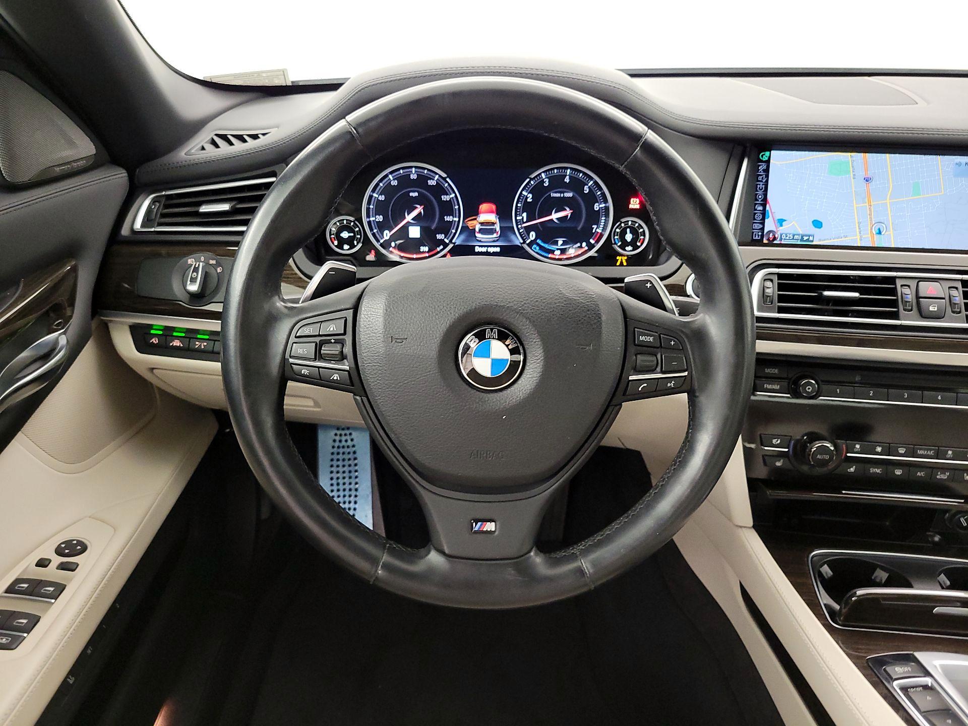 Thumbnail: 2015 BMW 7 Series - 10
