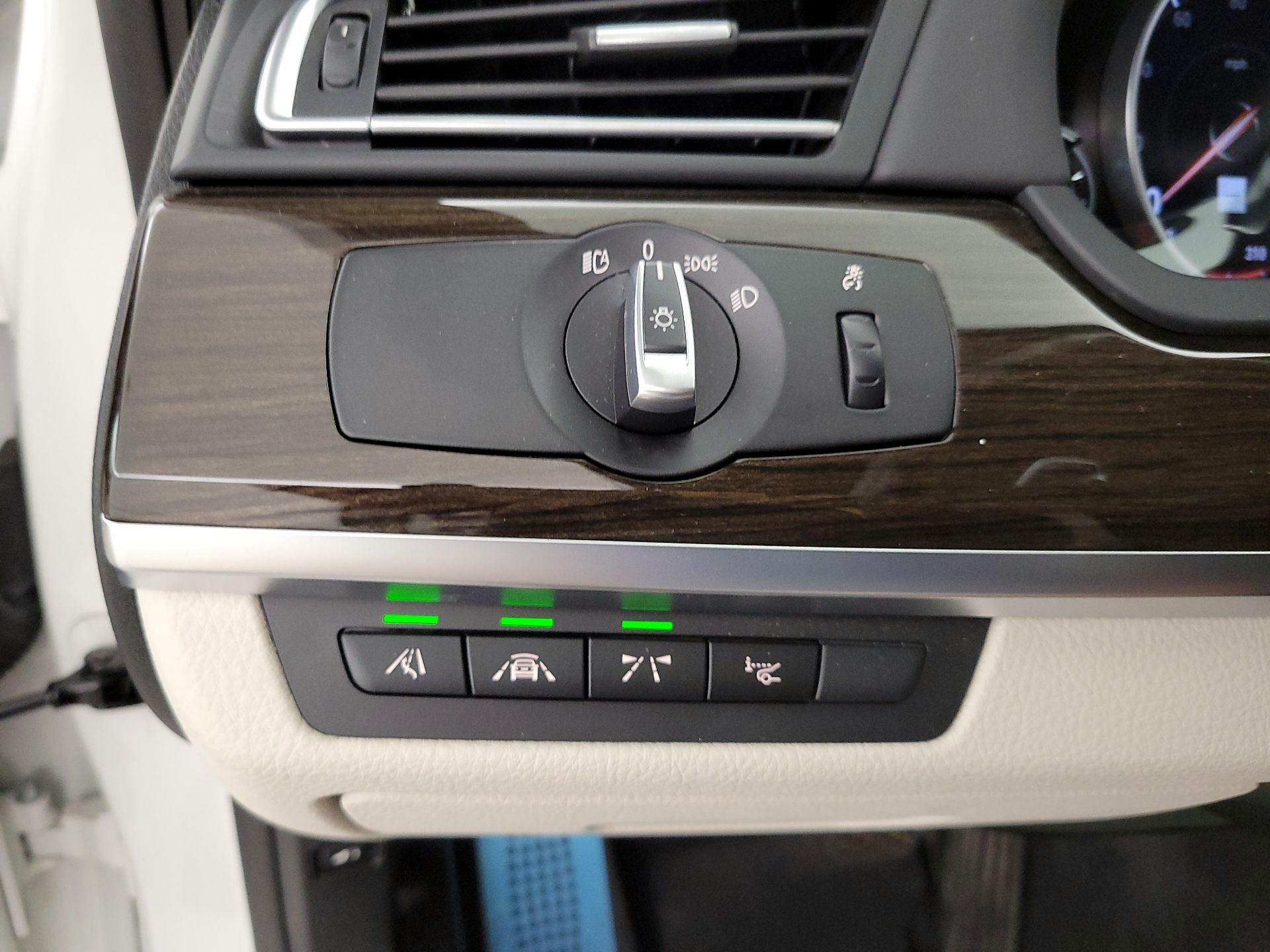 Thumbnail: 2015 BMW 7 Series - 13