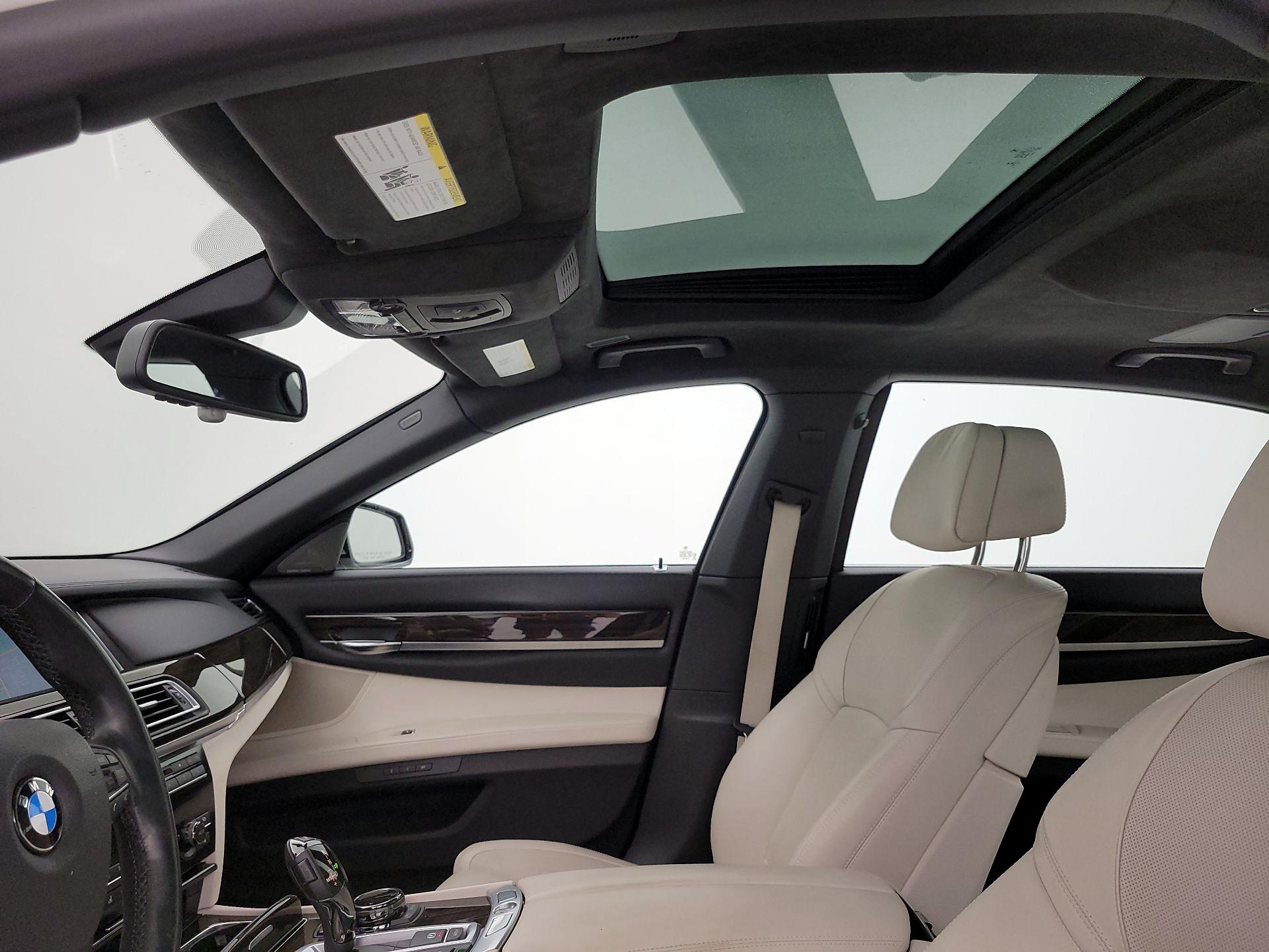 Thumbnail: 2015 BMW 7 Series - 19