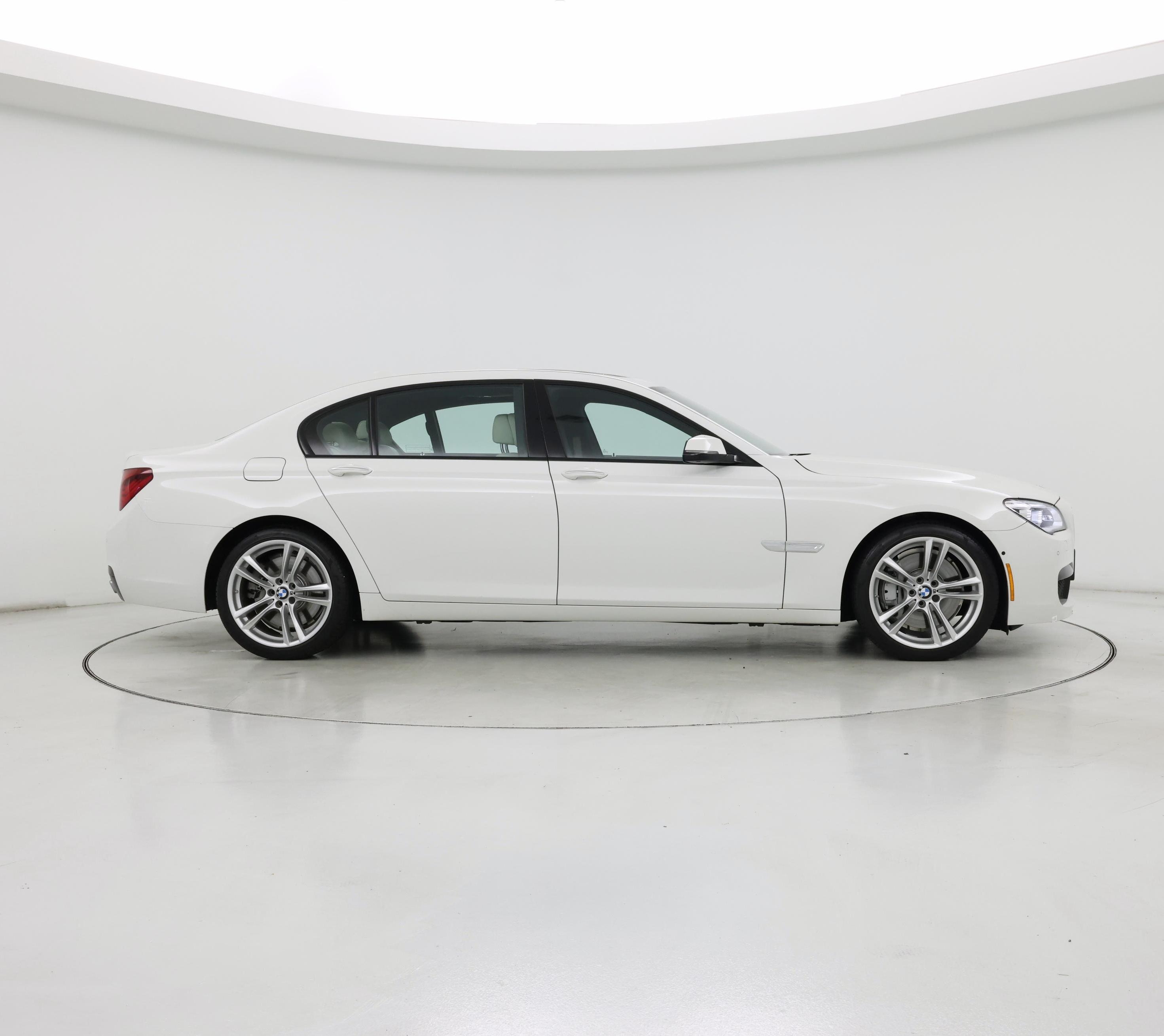 Thumbnail: 2015 BMW 7 Series - 7
