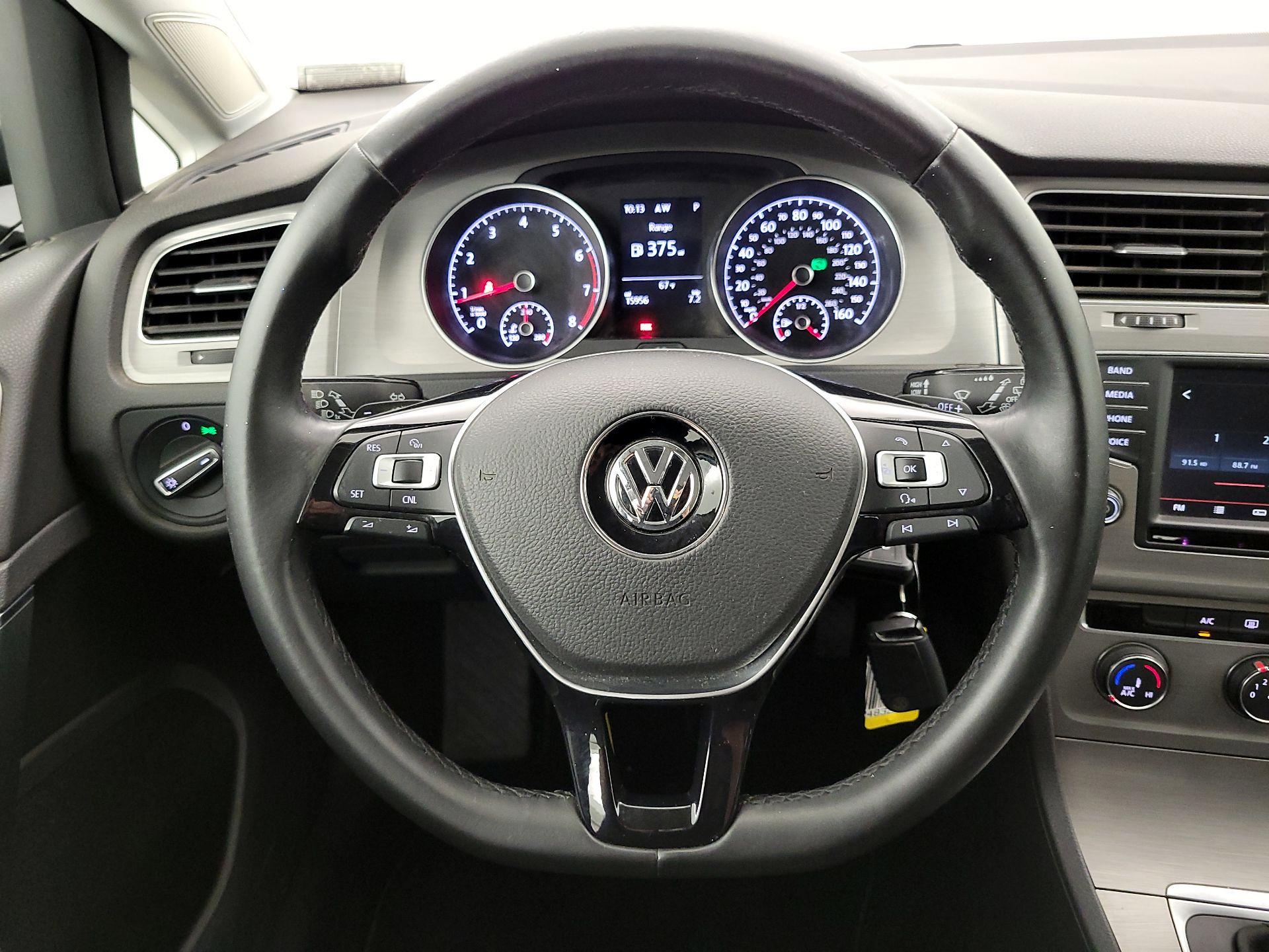 Thumbnail: 2016 Volkswagen Golf - 10