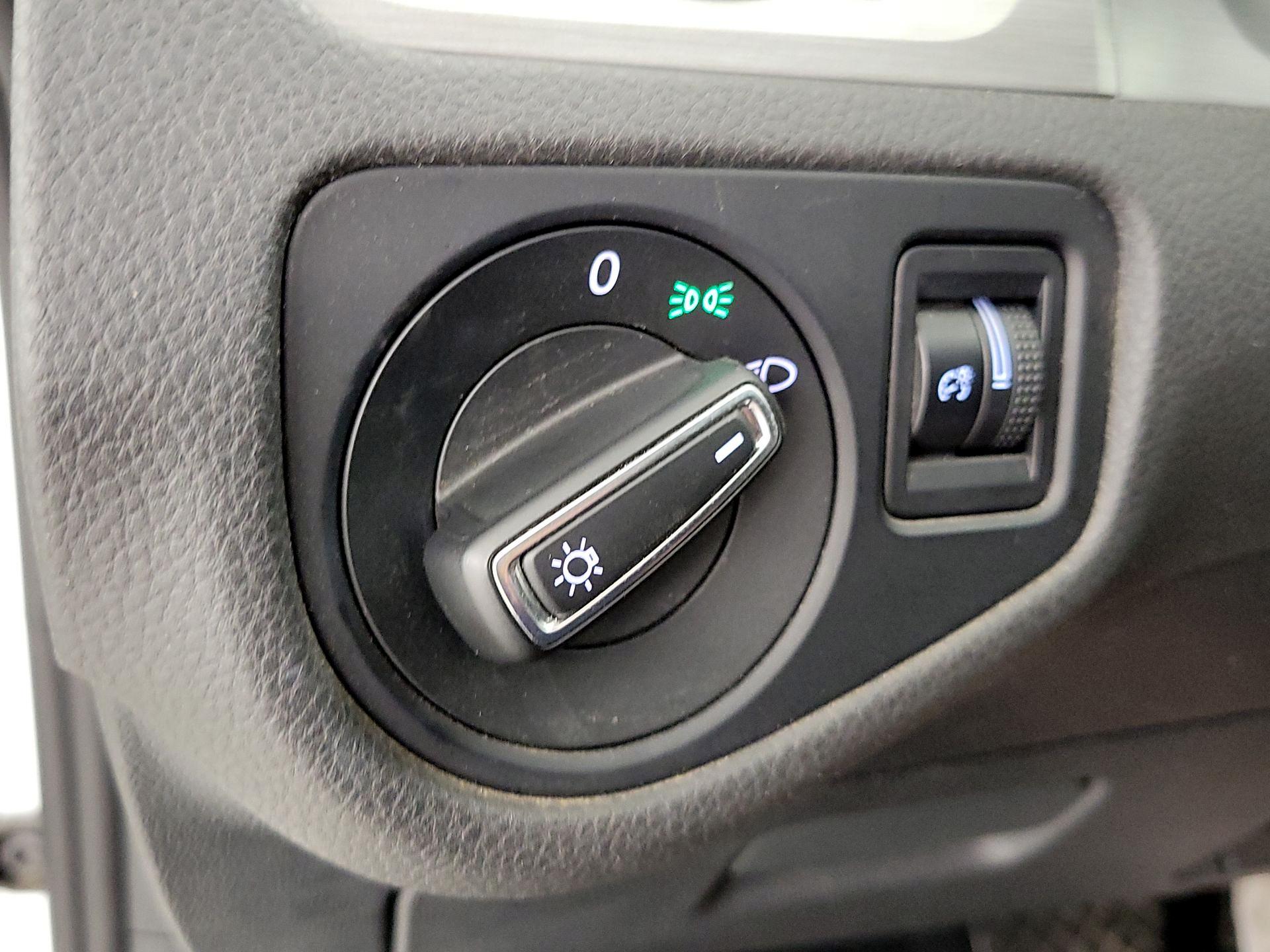 Thumbnail: 2016 Volkswagen Golf - 13