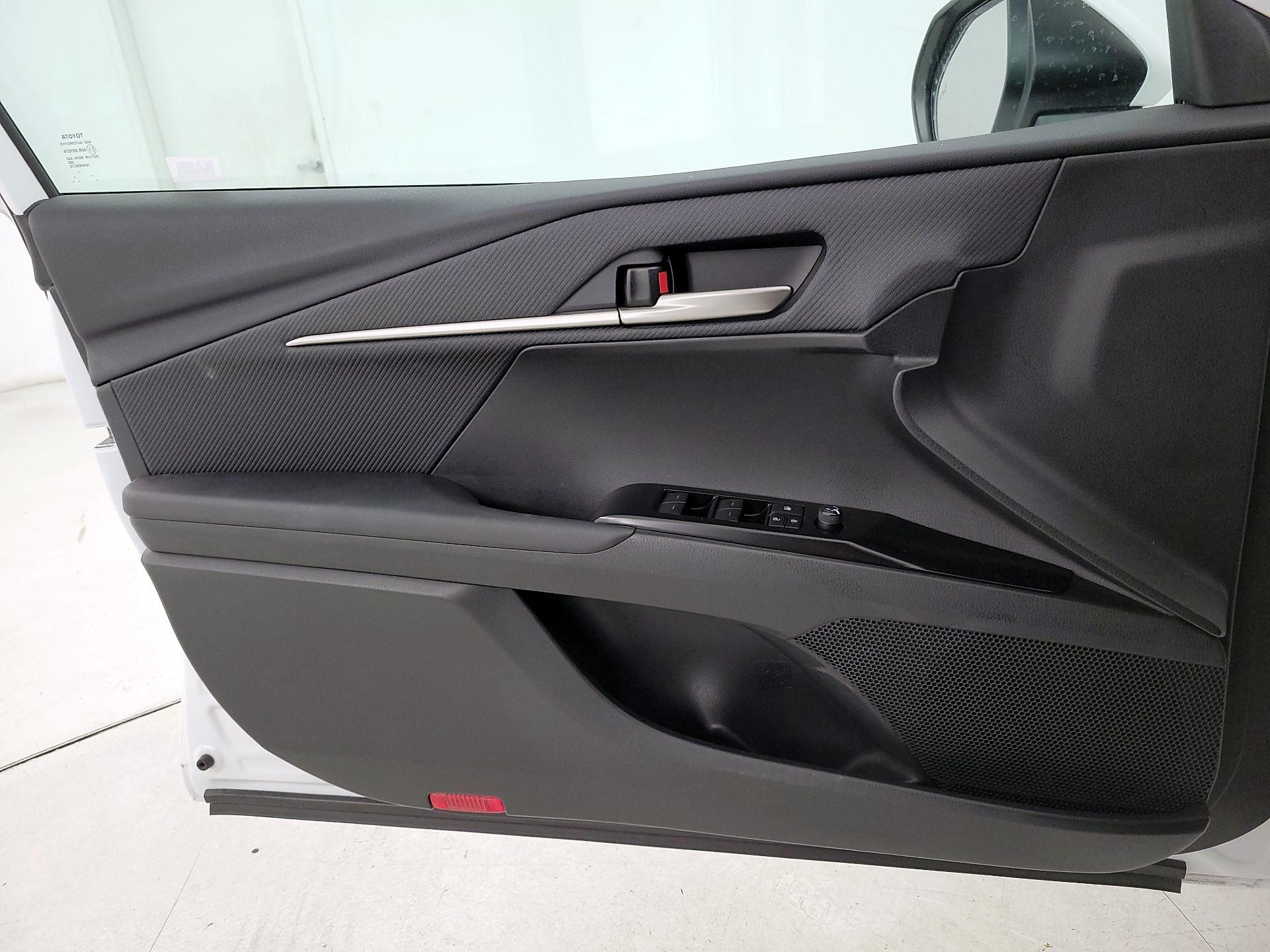 Thumbnail: 2025 Toyota Camry - 12