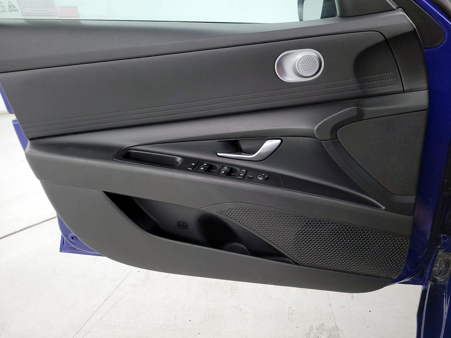 Thumbnail: 2022 Hyundai Elantra - 12