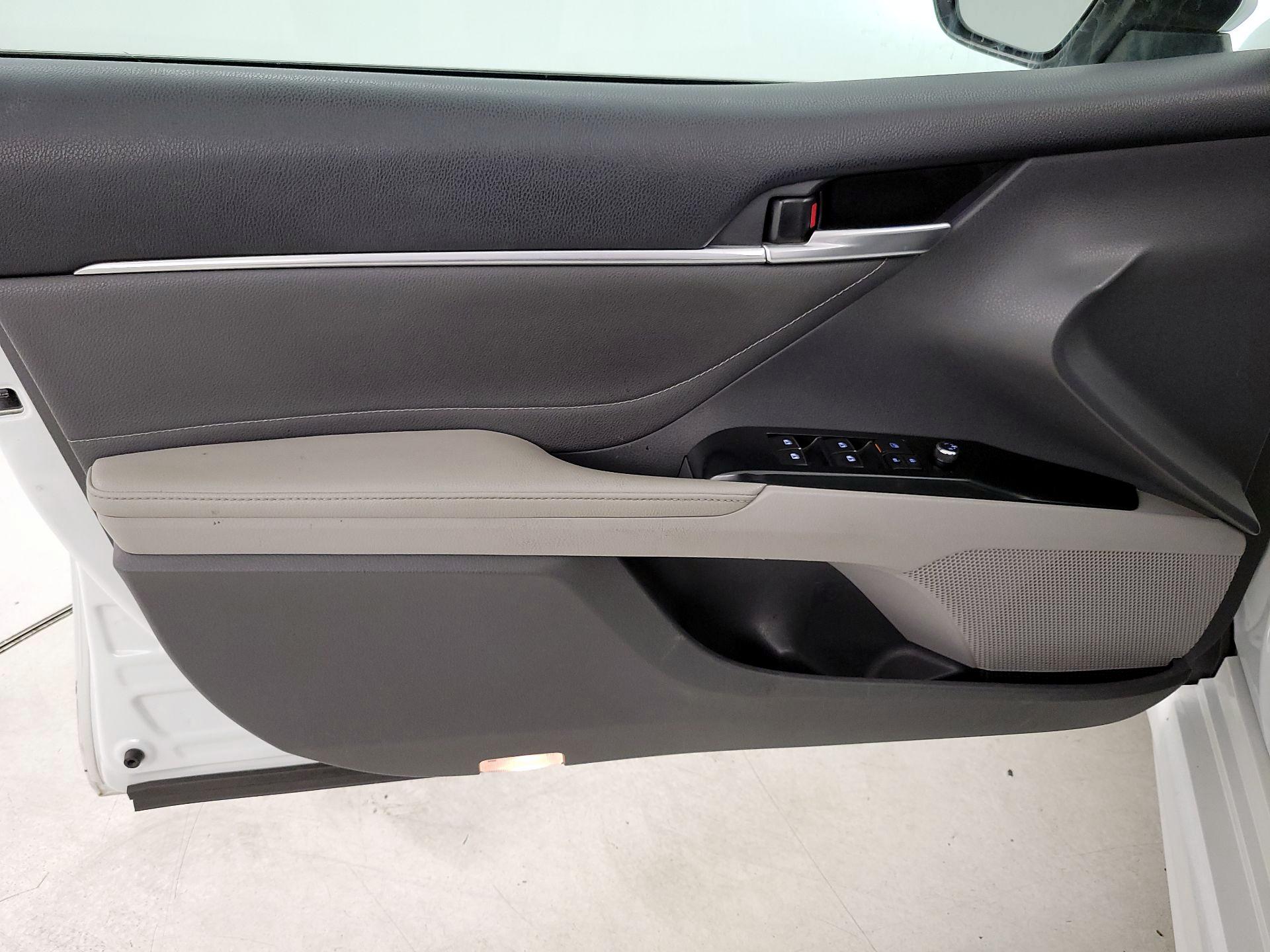 Thumbnail: 2018 Toyota Camry - 12