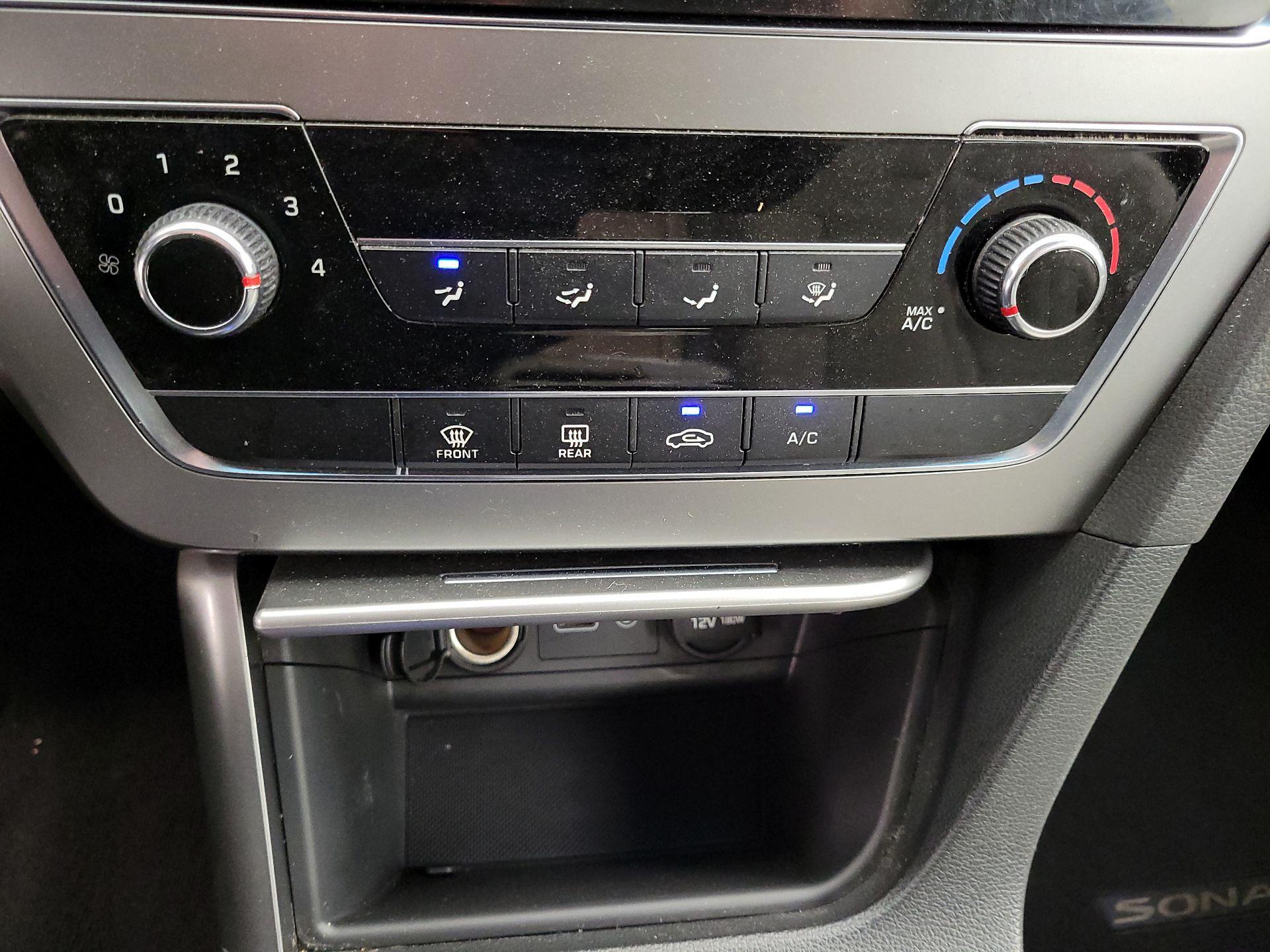 Thumbnail: 2015 Hyundai Sonata - 16