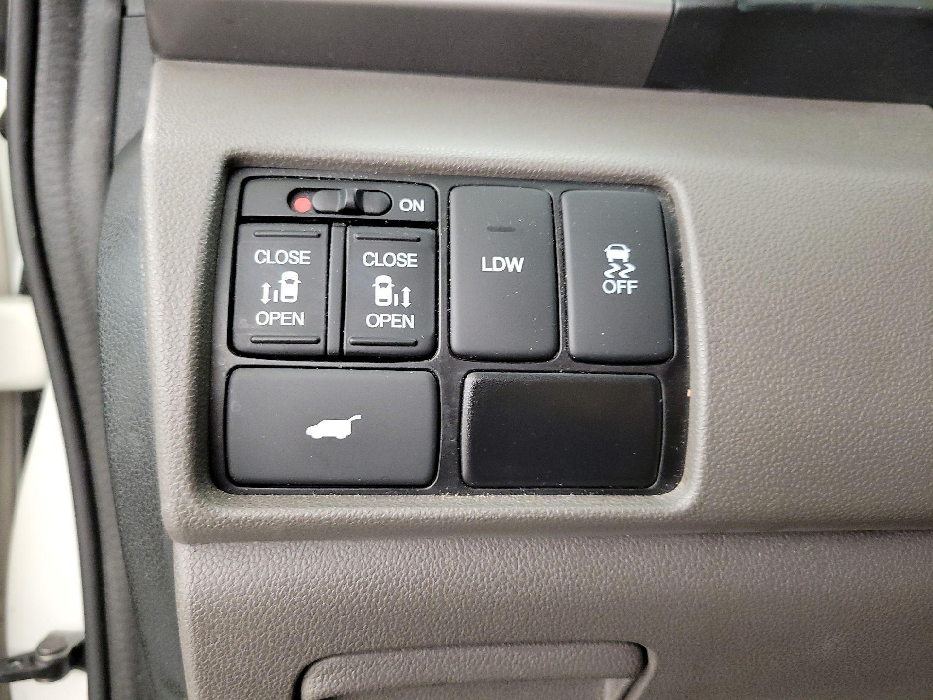 Thumbnail: 2016 Honda Odyssey - 13