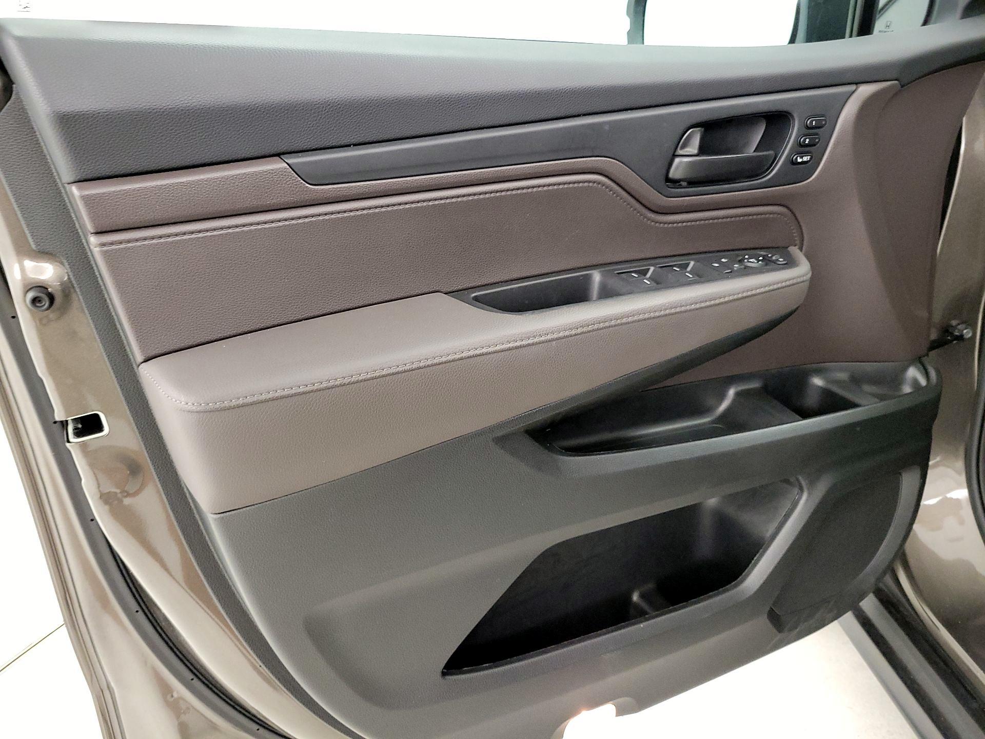 Thumbnail: 2023 Honda Odyssey - 12
