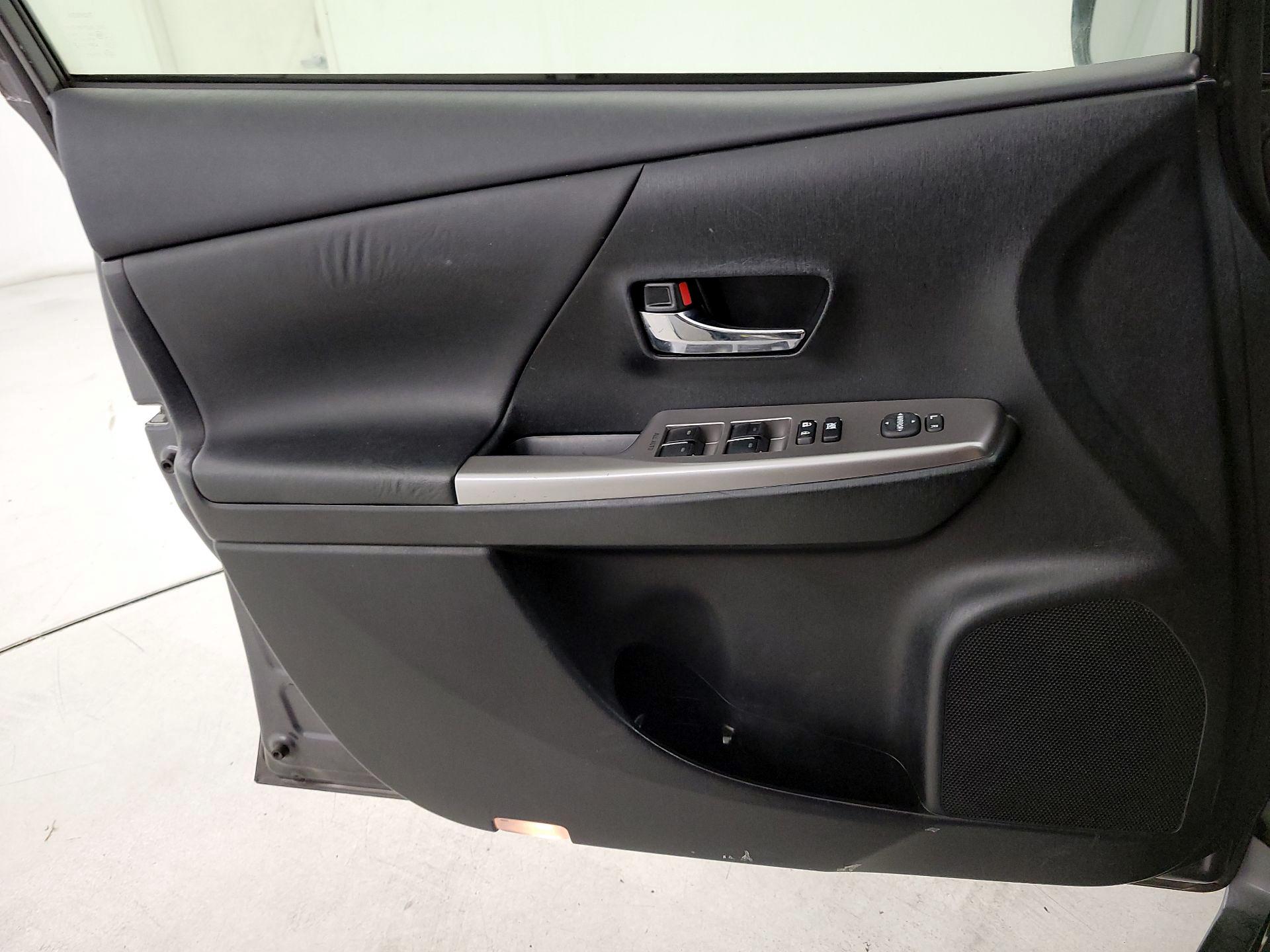 Thumbnail: 2015 Toyota Prius - 12