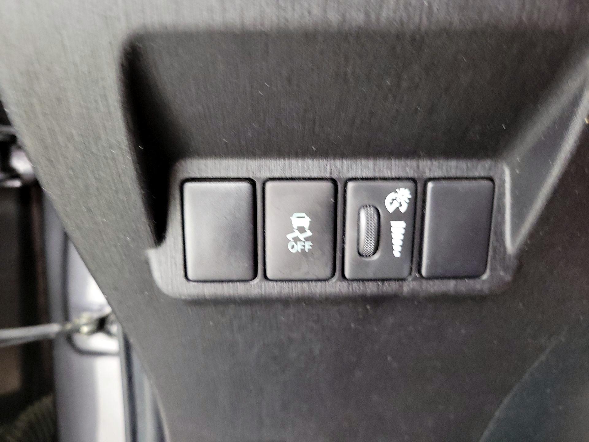 Thumbnail: 2015 Toyota Prius - 13