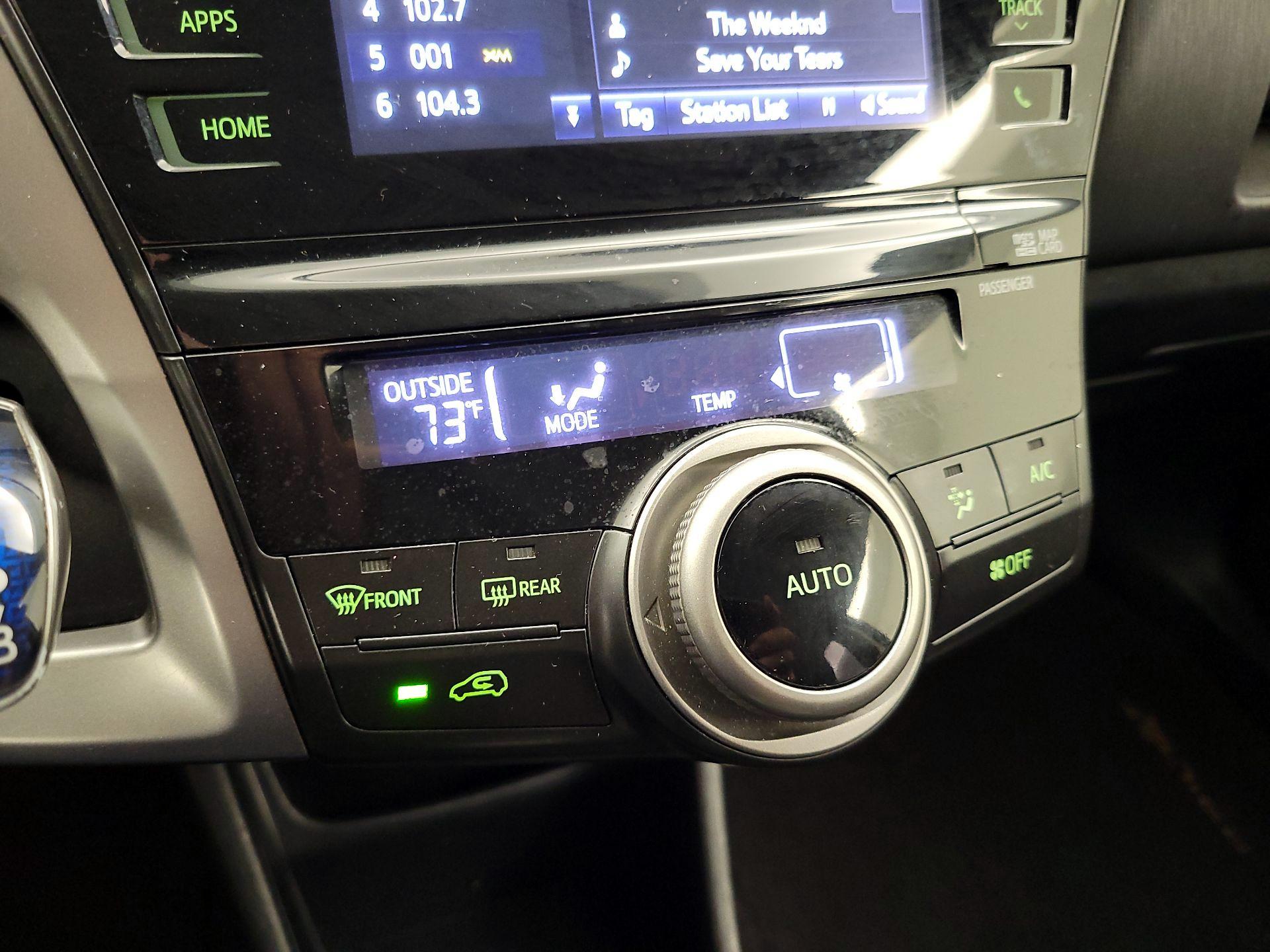 Thumbnail: 2015 Toyota Prius - 17