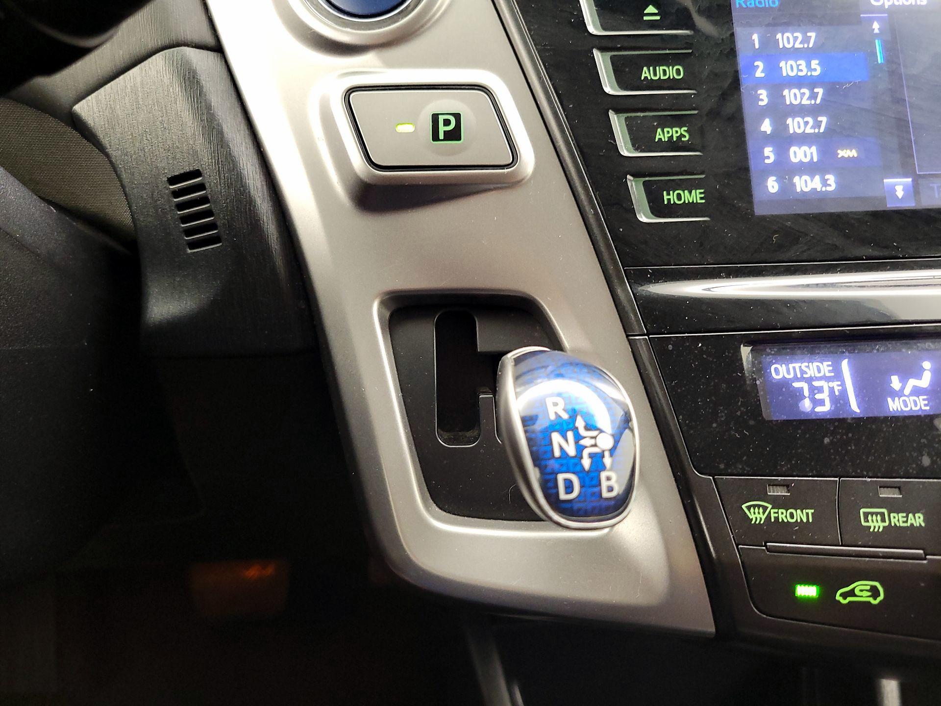 Thumbnail: 2015 Toyota Prius - 18