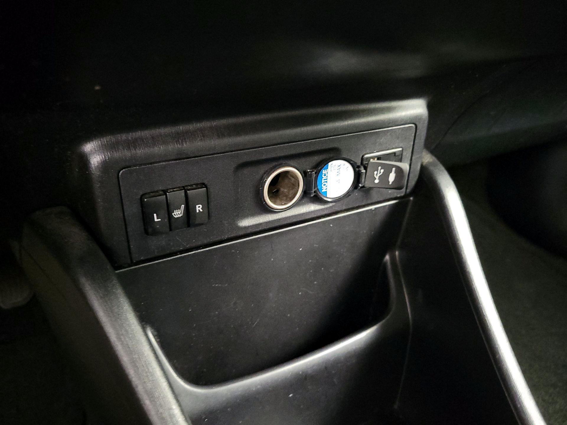 Thumbnail: 2015 Toyota Prius - 19