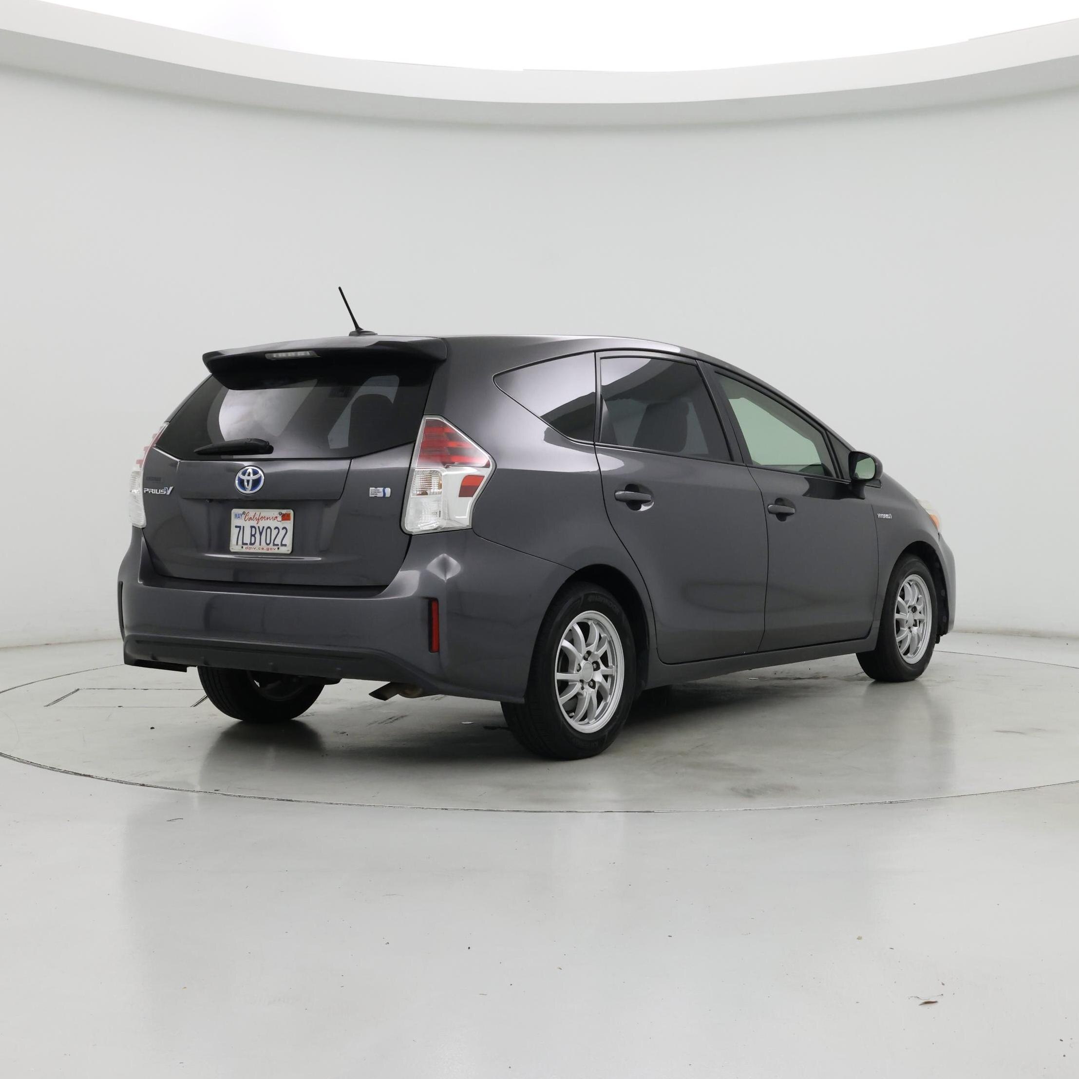 Thumbnail: 2015 Toyota Prius - 8