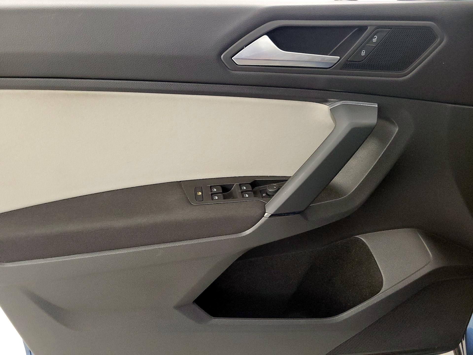 Thumbnail: 2019 Volkswagen Tiguan - 12