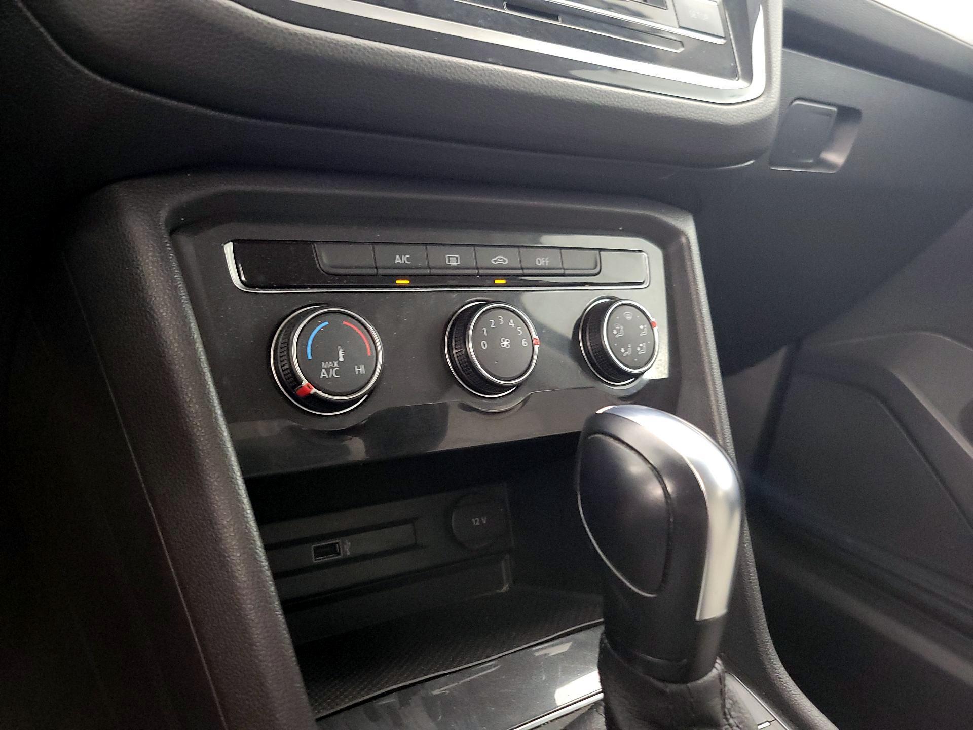 Thumbnail: 2019 Volkswagen Tiguan - 16