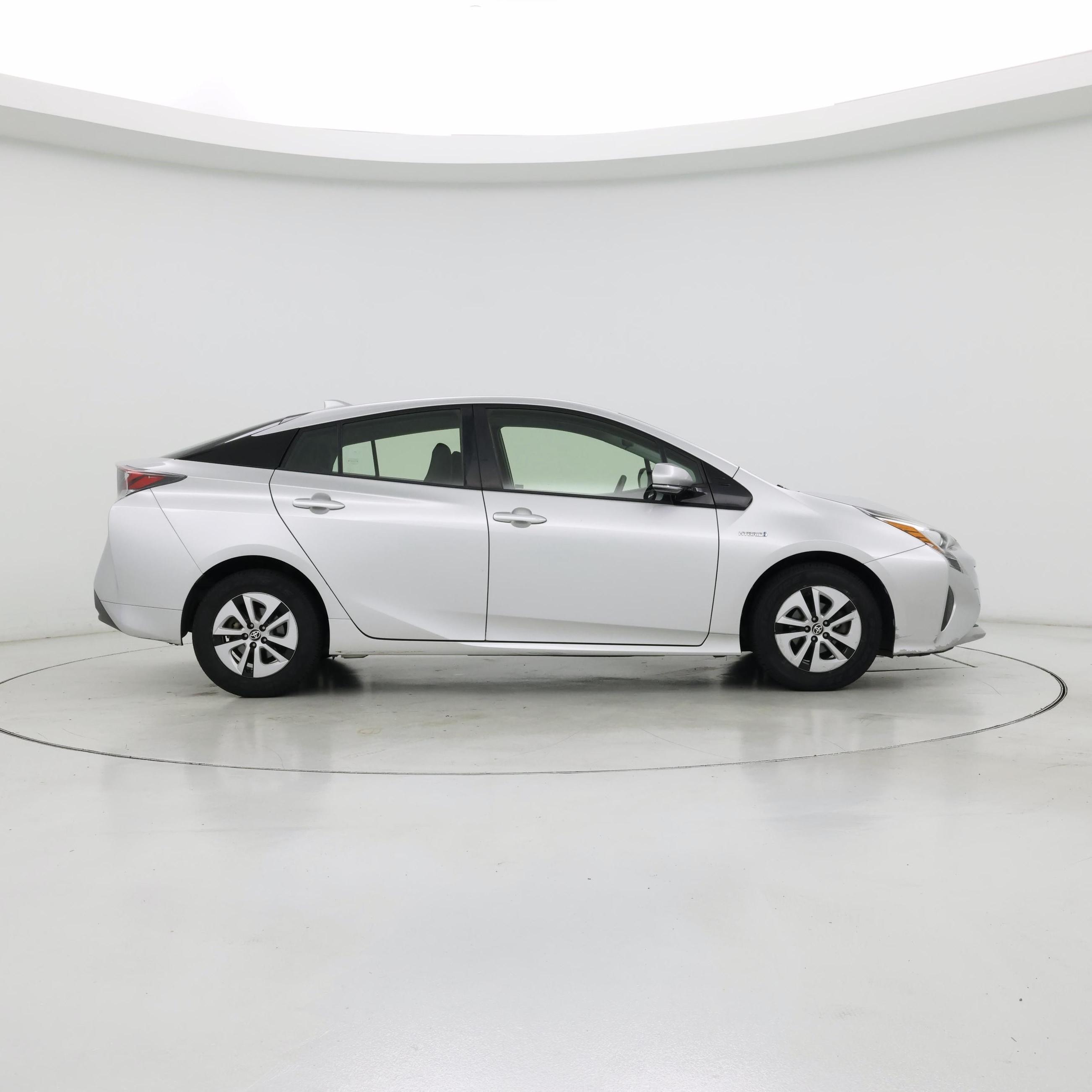 Thumbnail: 2017 Toyota Prius - 7