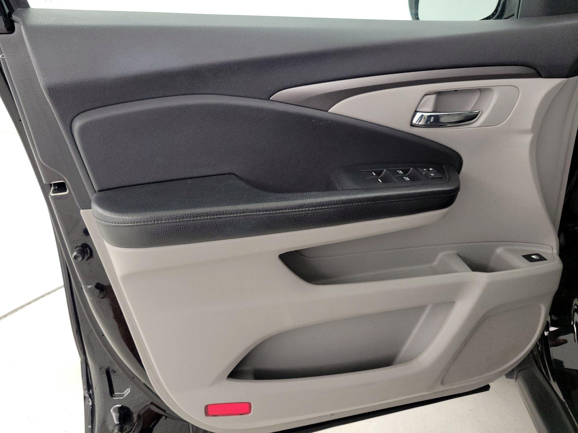 Thumbnail: 2018 Honda Pilot - 12