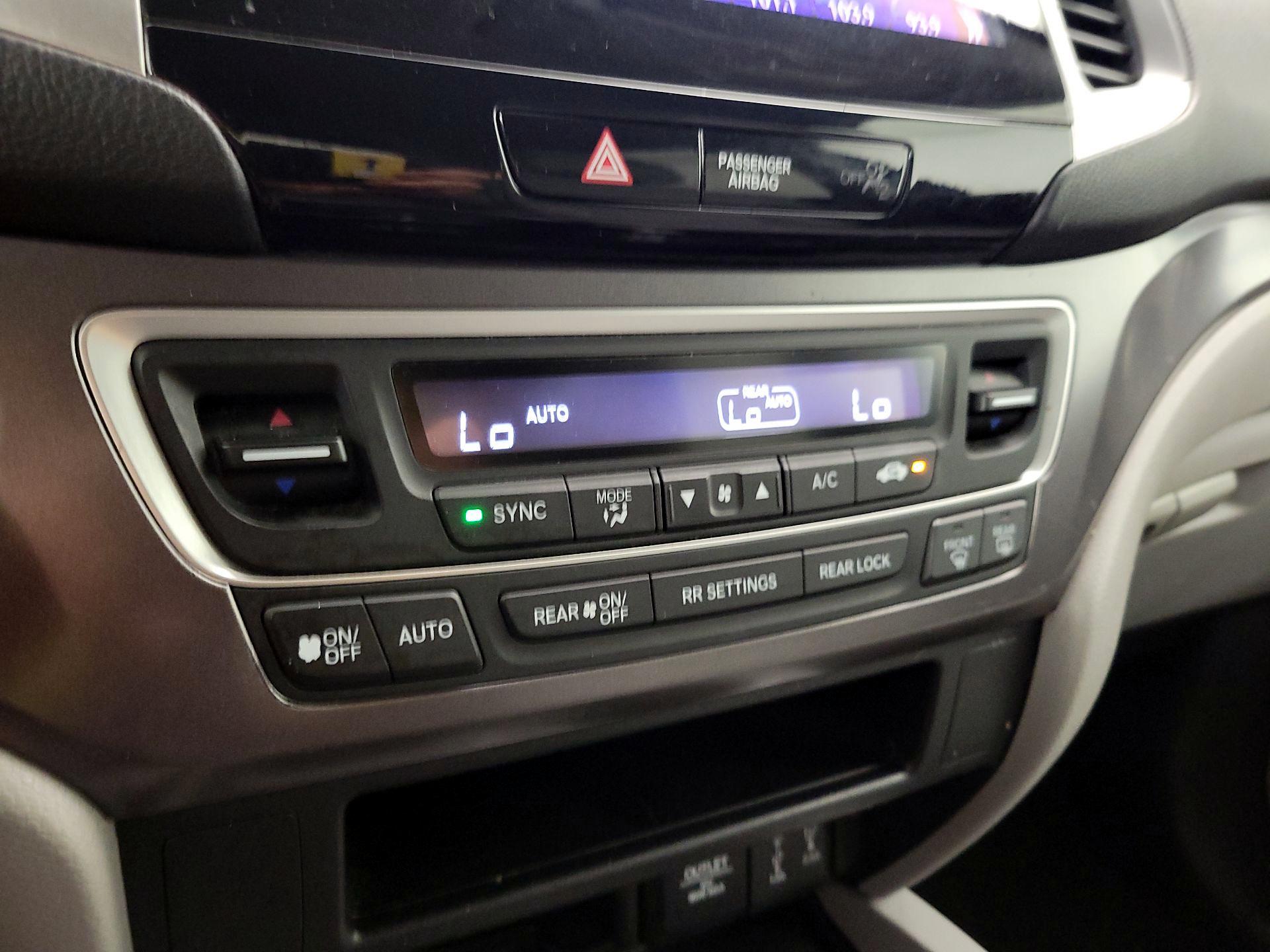 Thumbnail: 2018 Honda Pilot - 16
