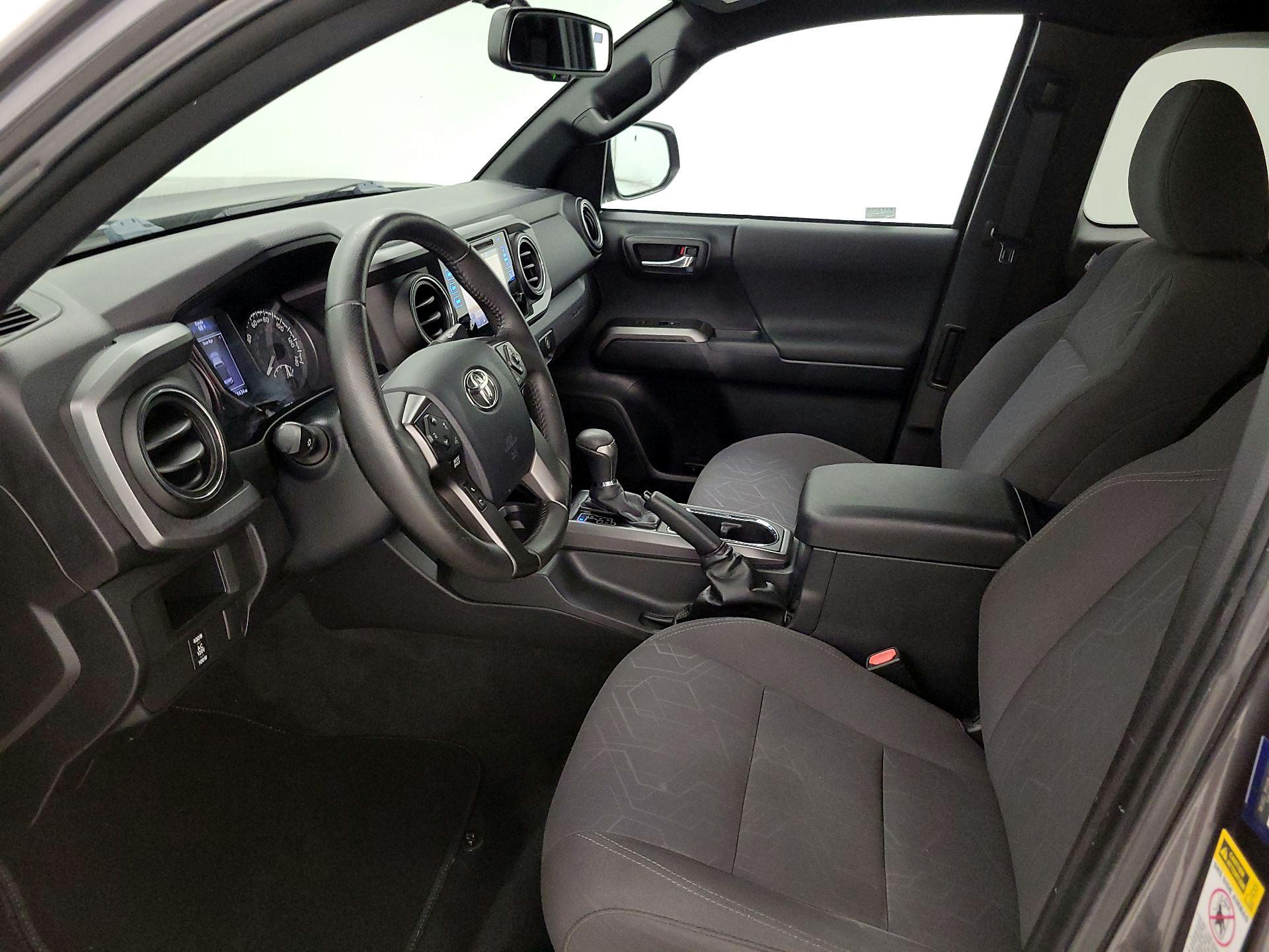 Thumbnail: 2016 Toyota Tacoma - 11