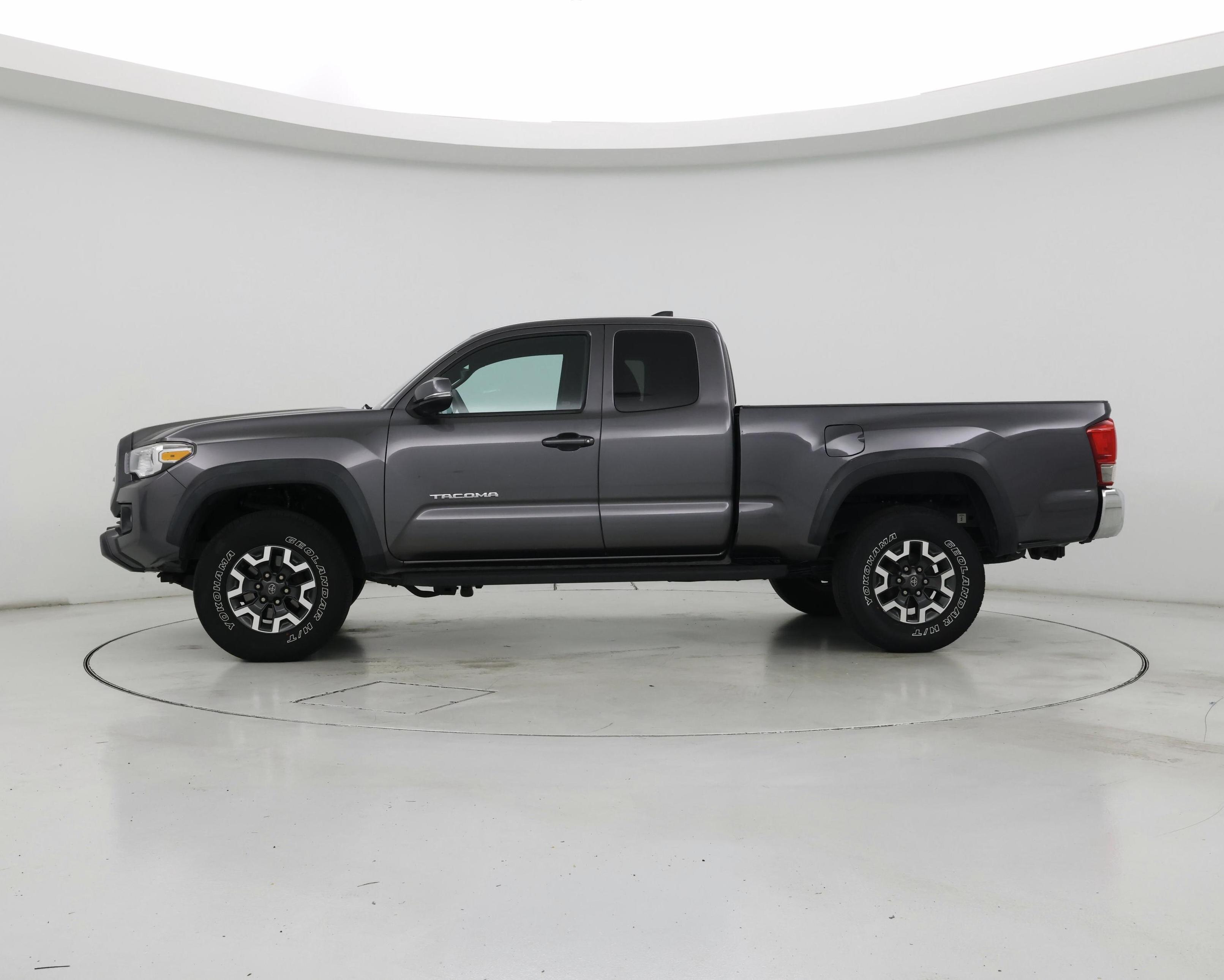 Thumbnail: 2016 Toyota Tacoma - 3
