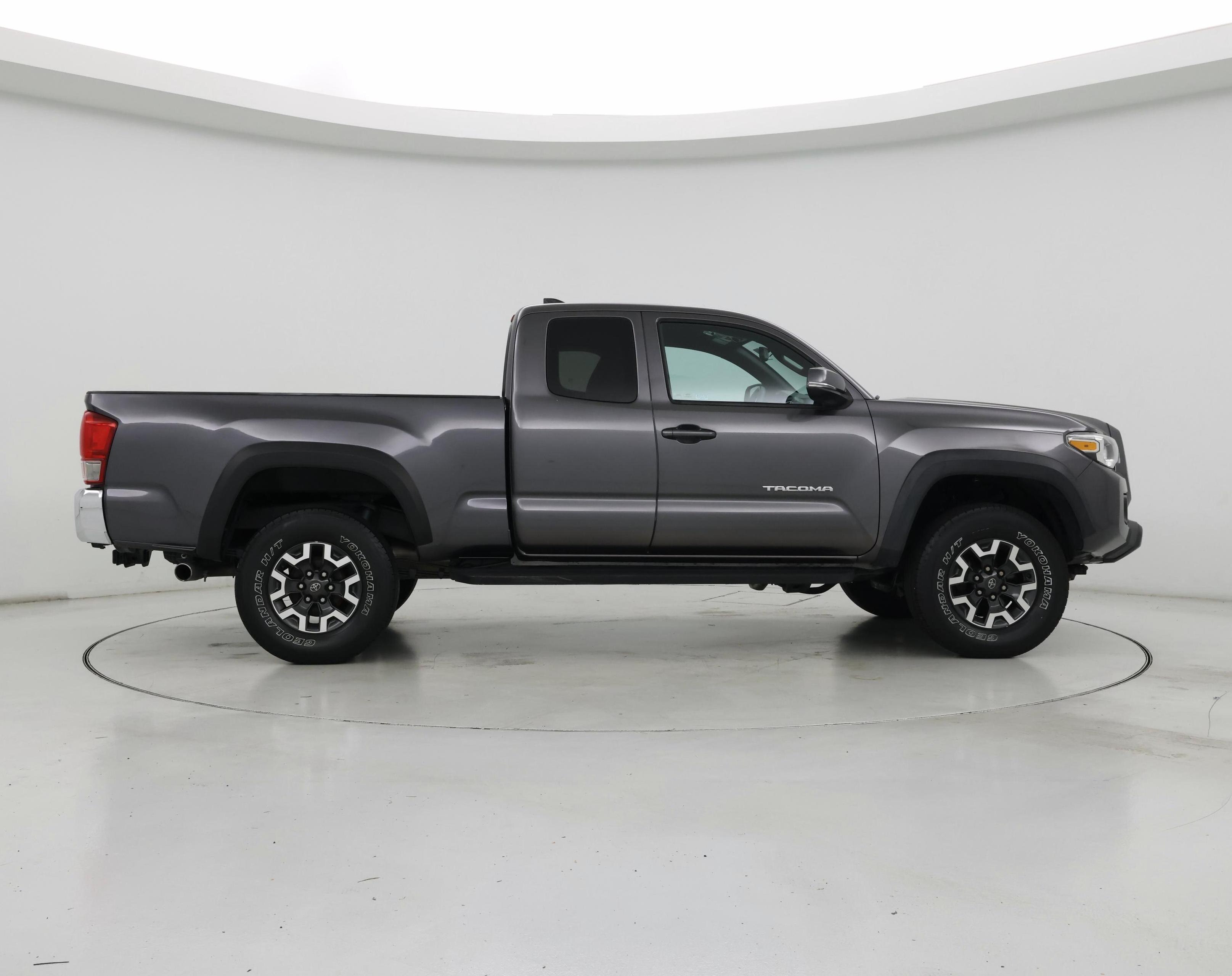 Thumbnail: 2016 Toyota Tacoma - 7