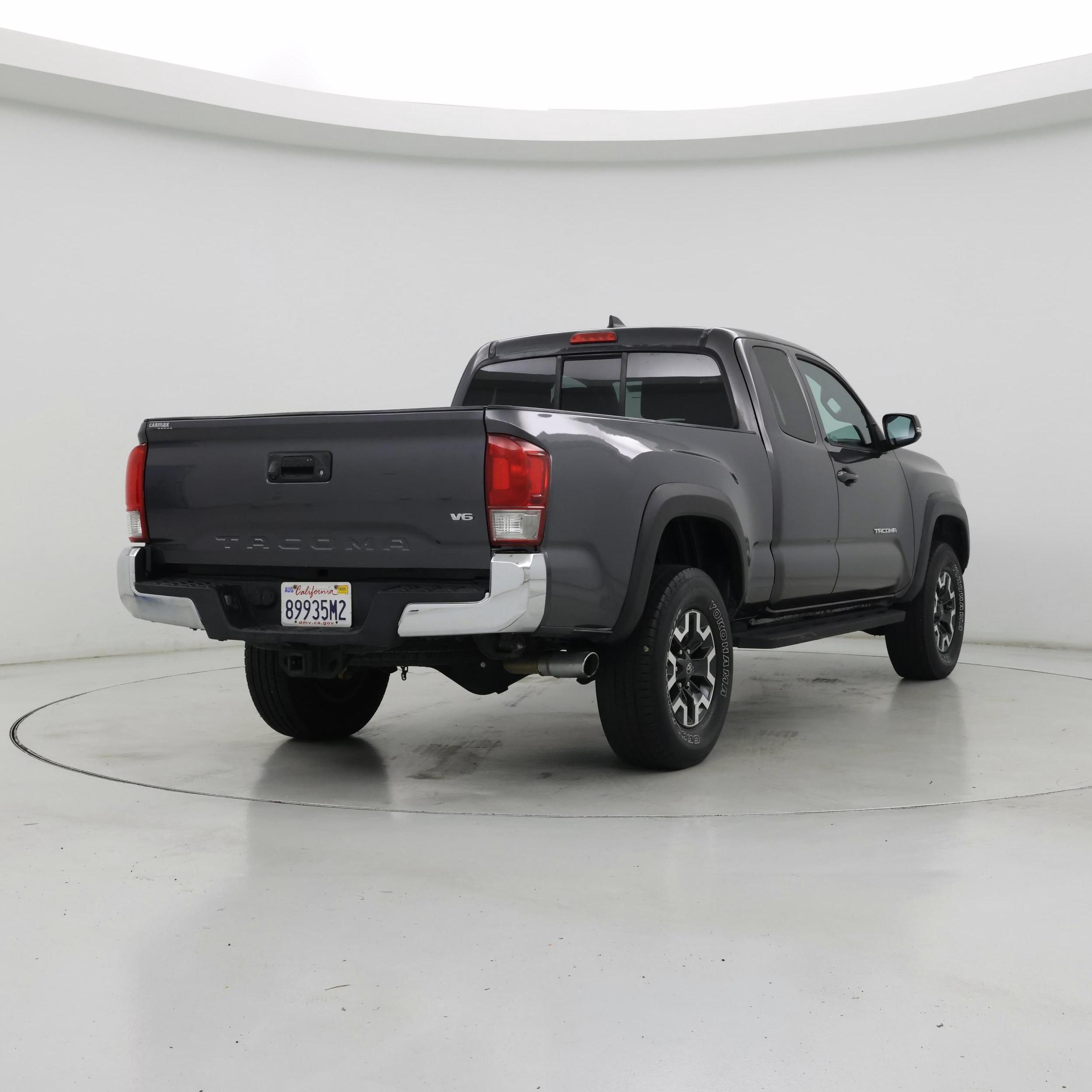 Thumbnail: 2016 Toyota Tacoma - 8