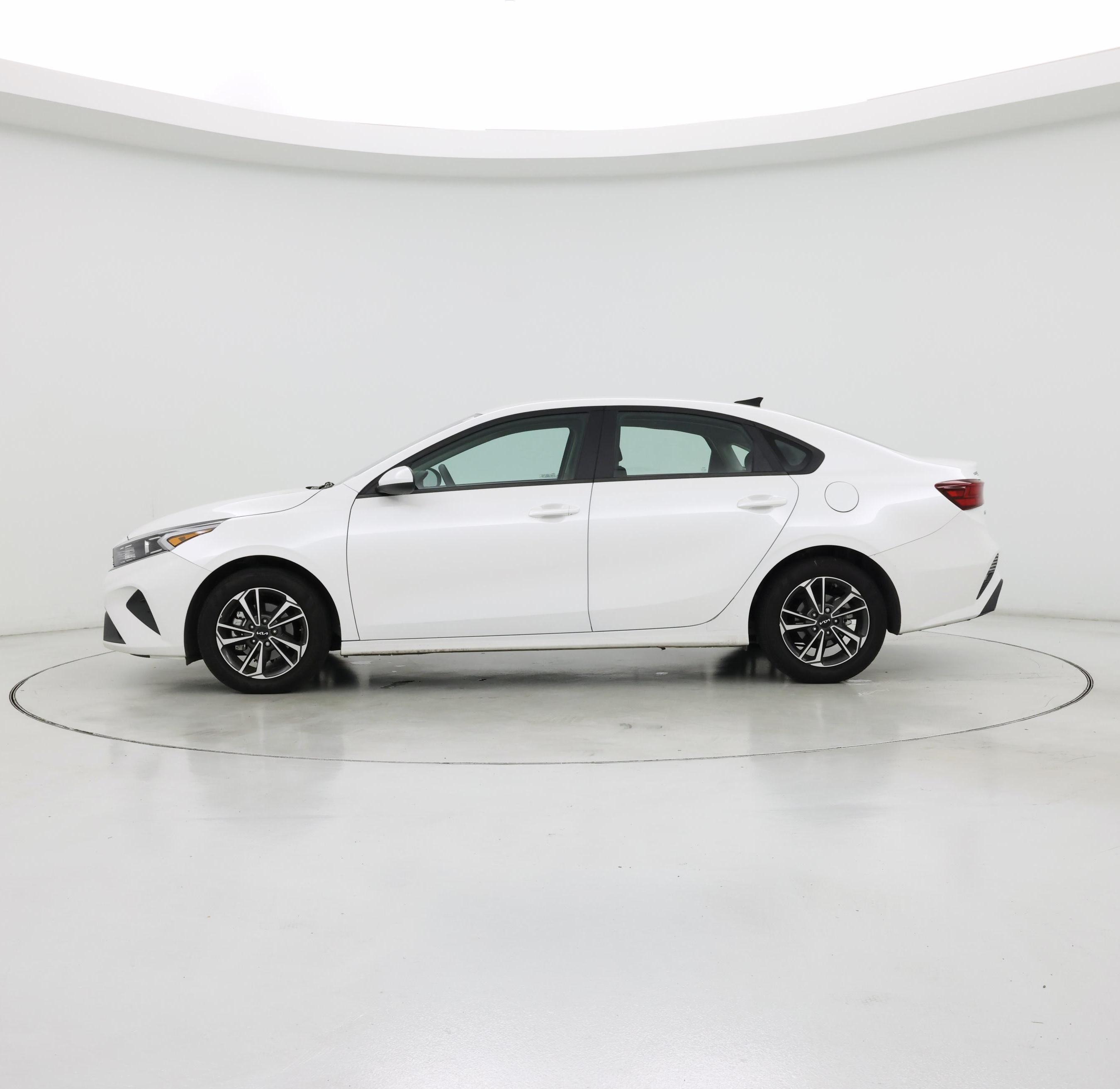 Thumbnail: 2024 Kia Forte - 3