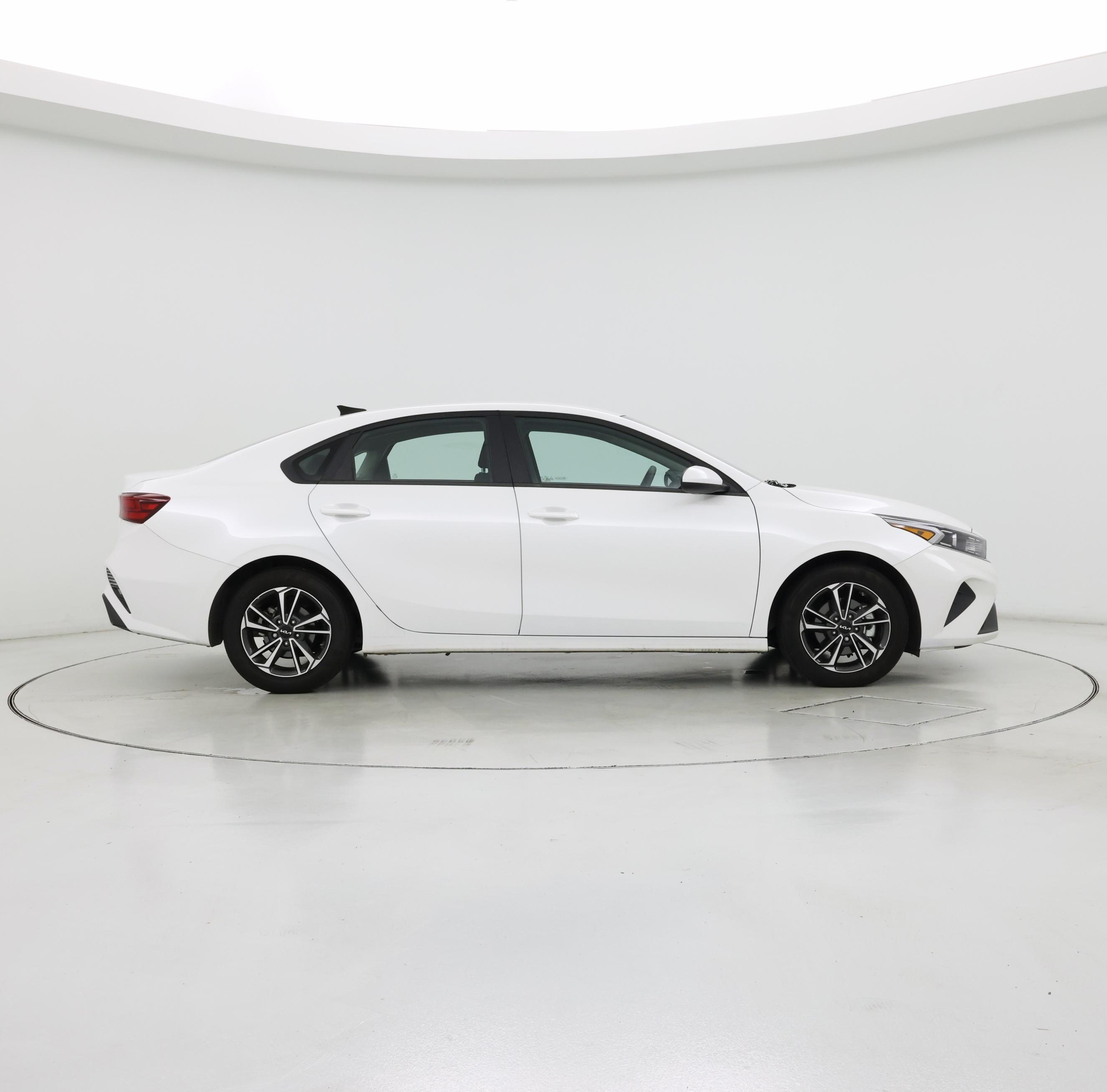 Thumbnail: 2024 Kia Forte - 7