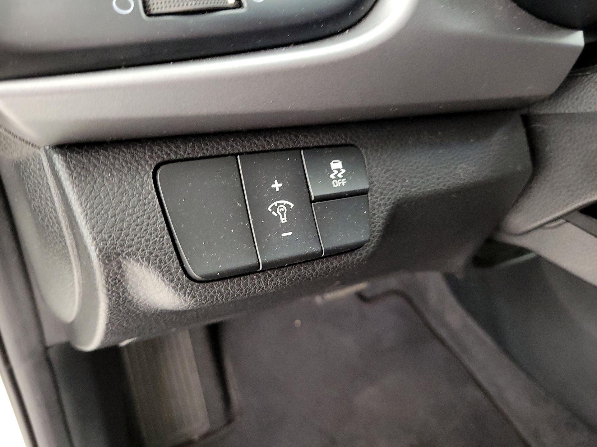 Thumbnail: 2019 Kia Rio - 13