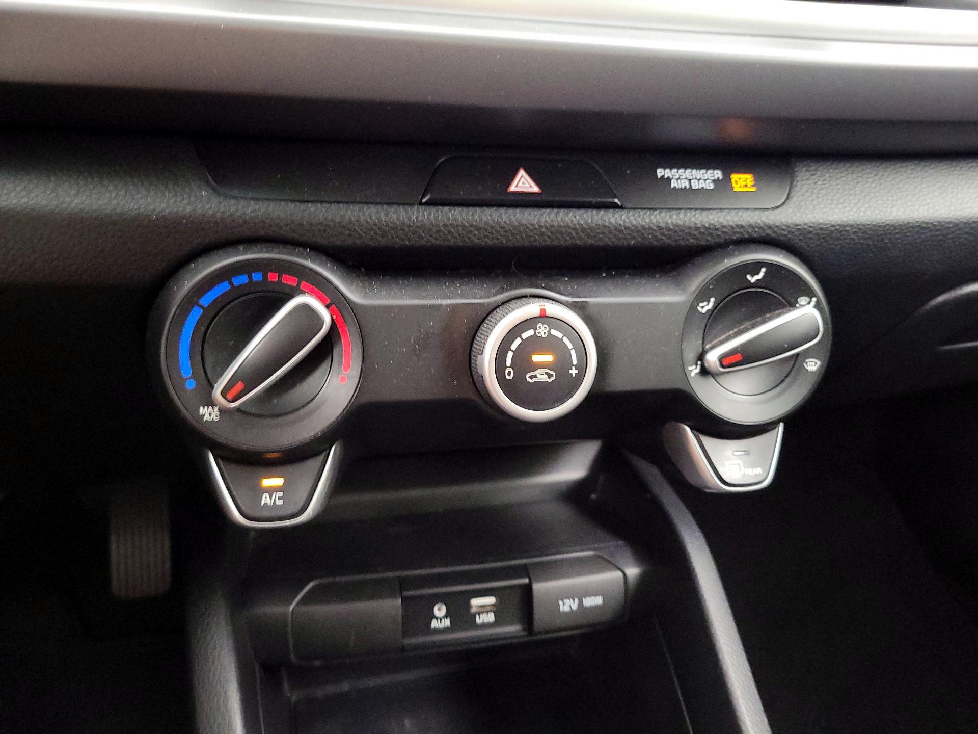 Thumbnail: 2019 Kia Rio - 16