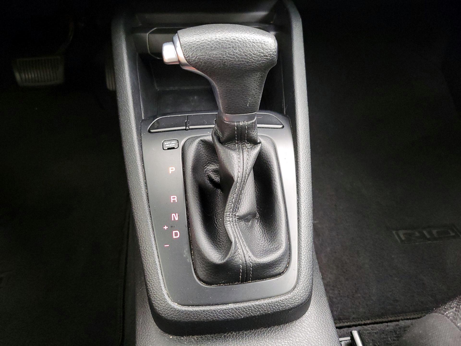 Thumbnail: 2019 Kia Rio - 17