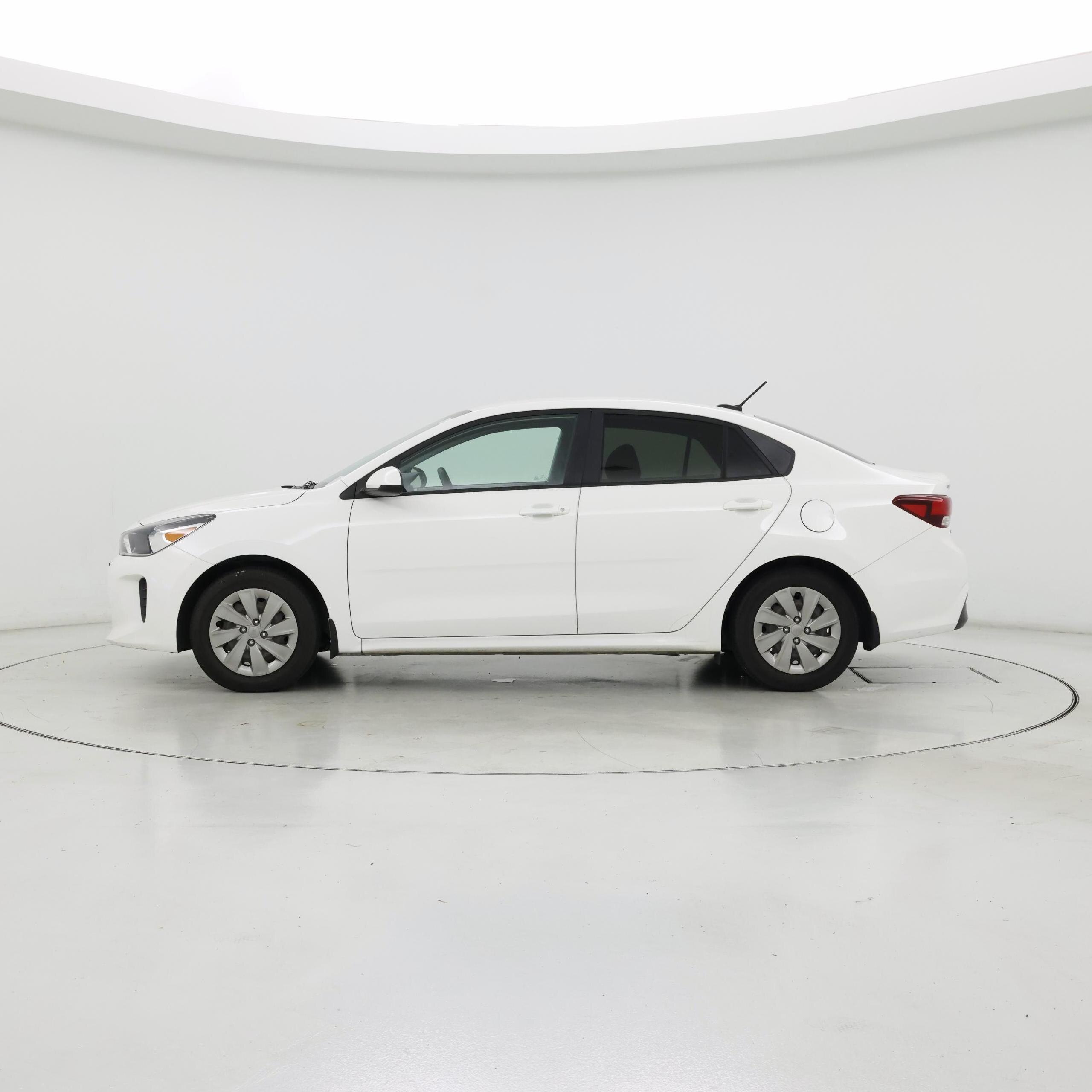Thumbnail: 2019 Kia Rio - 3