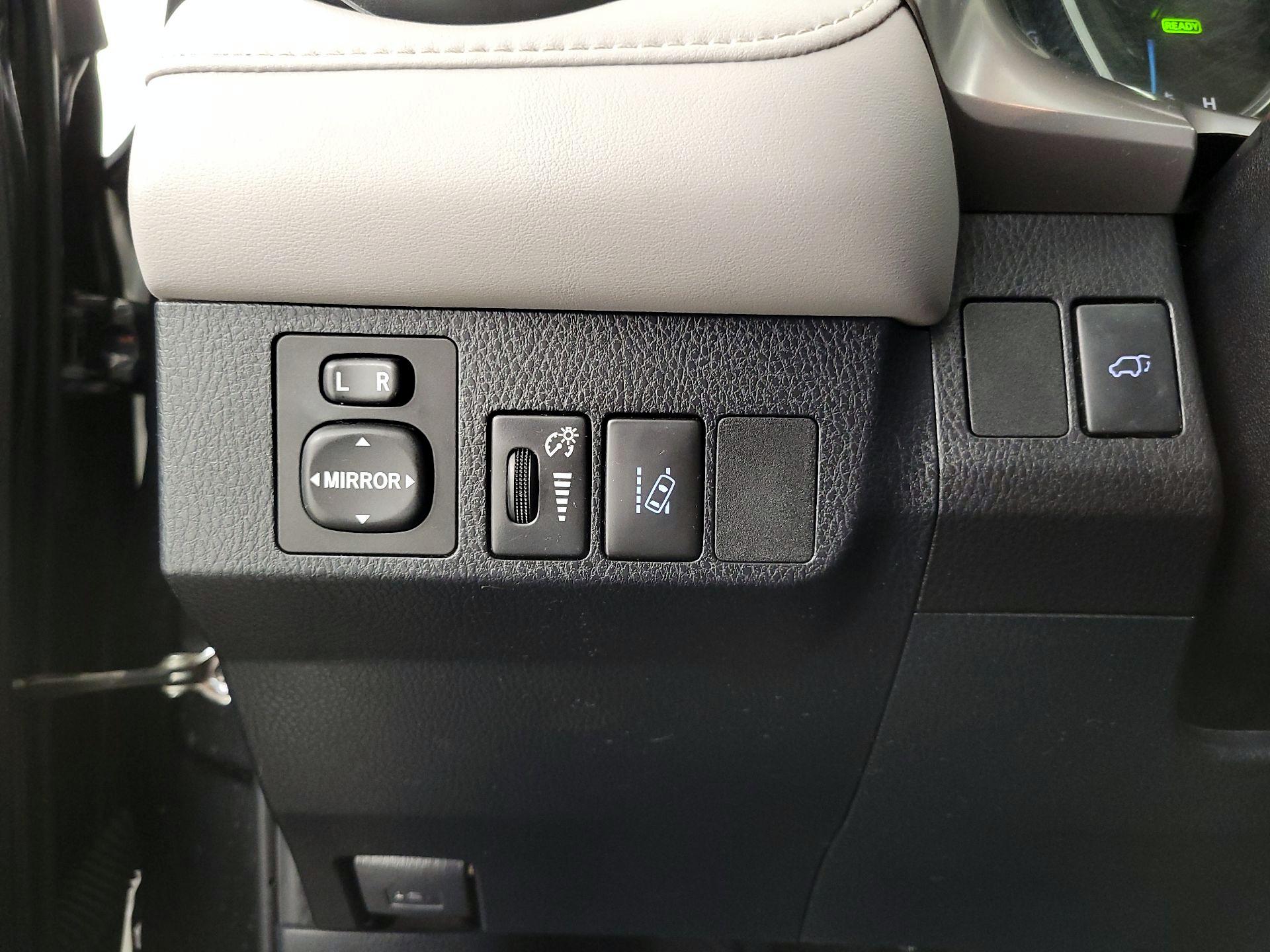 Thumbnail: 2018 Toyota RAV4 - 13
