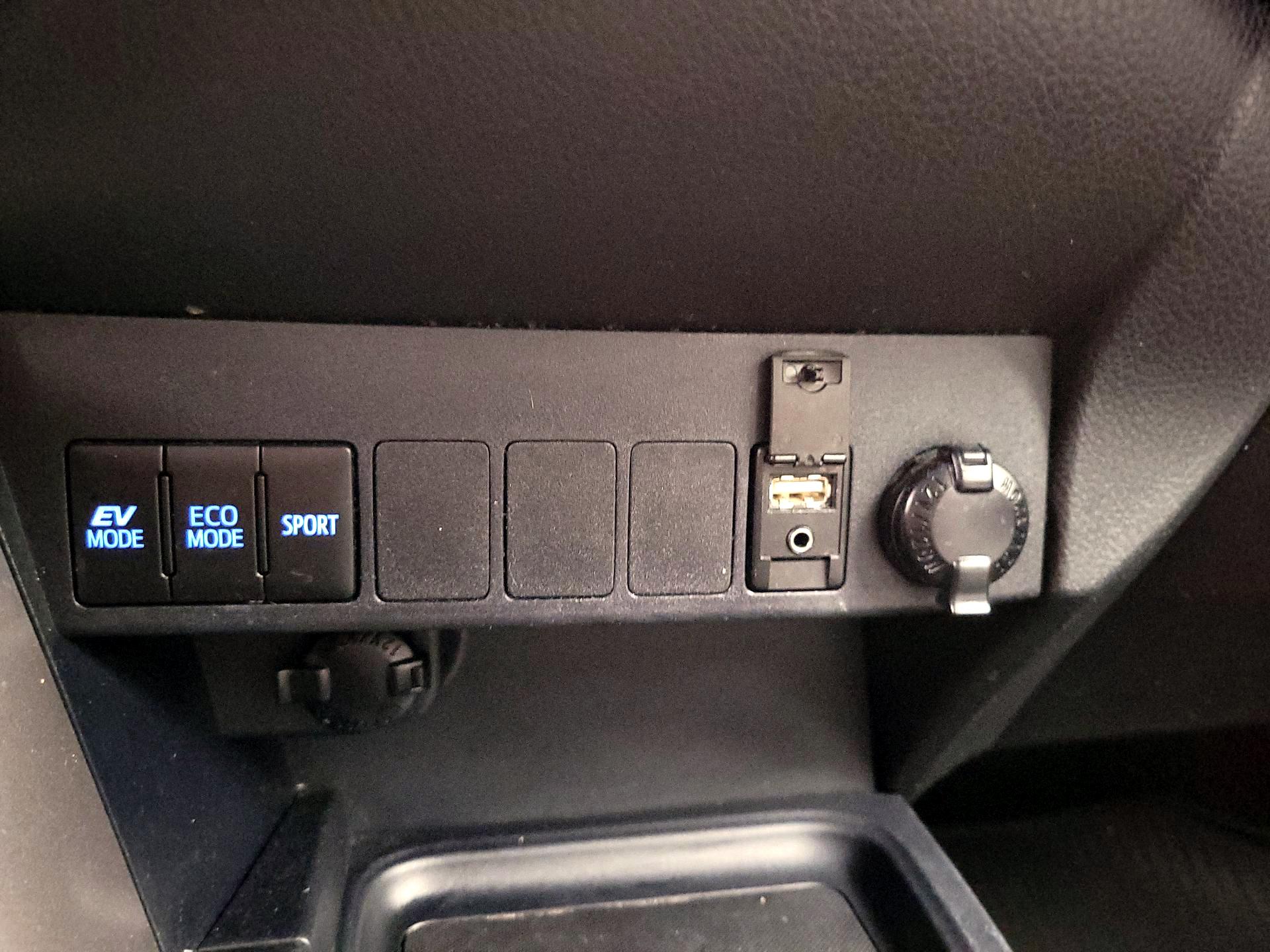 Thumbnail: 2018 Toyota RAV4 - 18