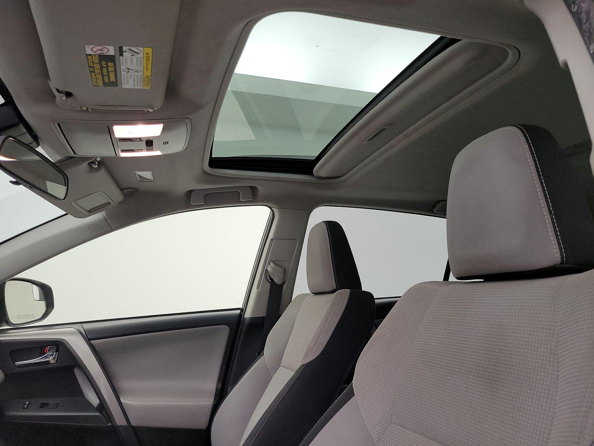 Thumbnail: 2018 Toyota RAV4 - 19