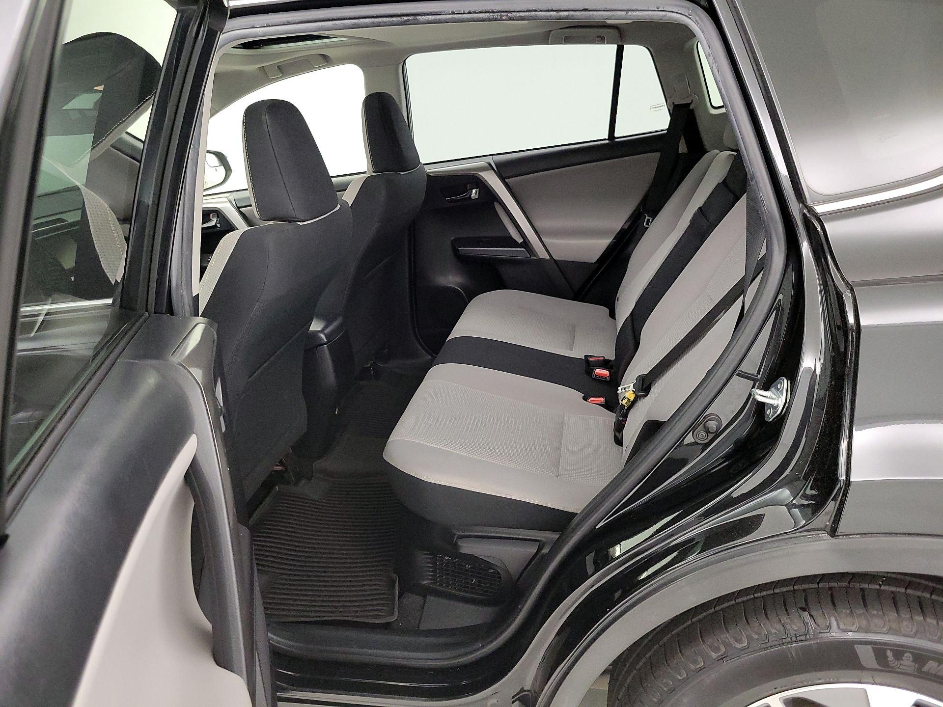 Thumbnail: 2018 Toyota RAV4 - 20