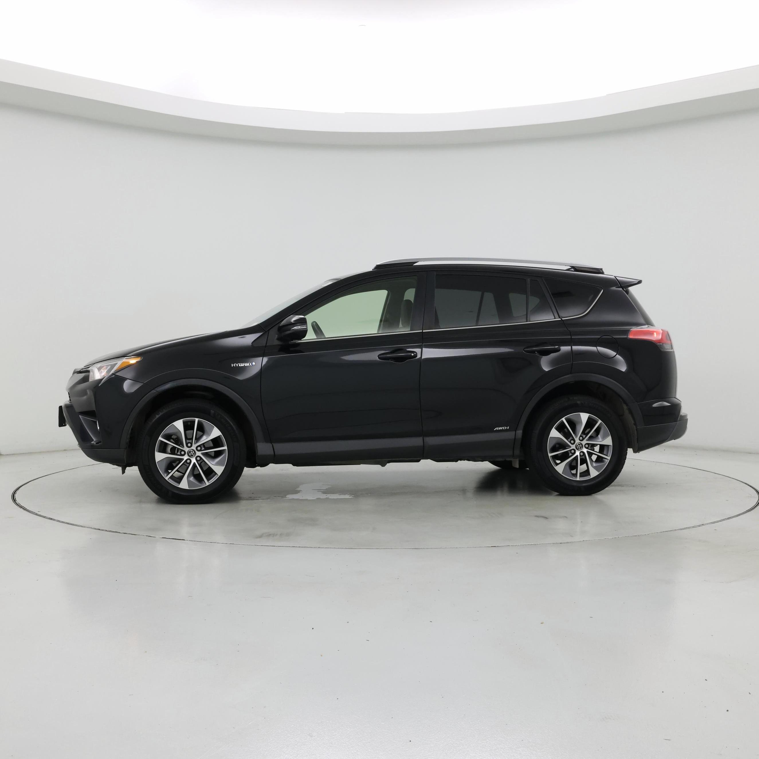 Thumbnail: 2018 Toyota RAV4 - 3